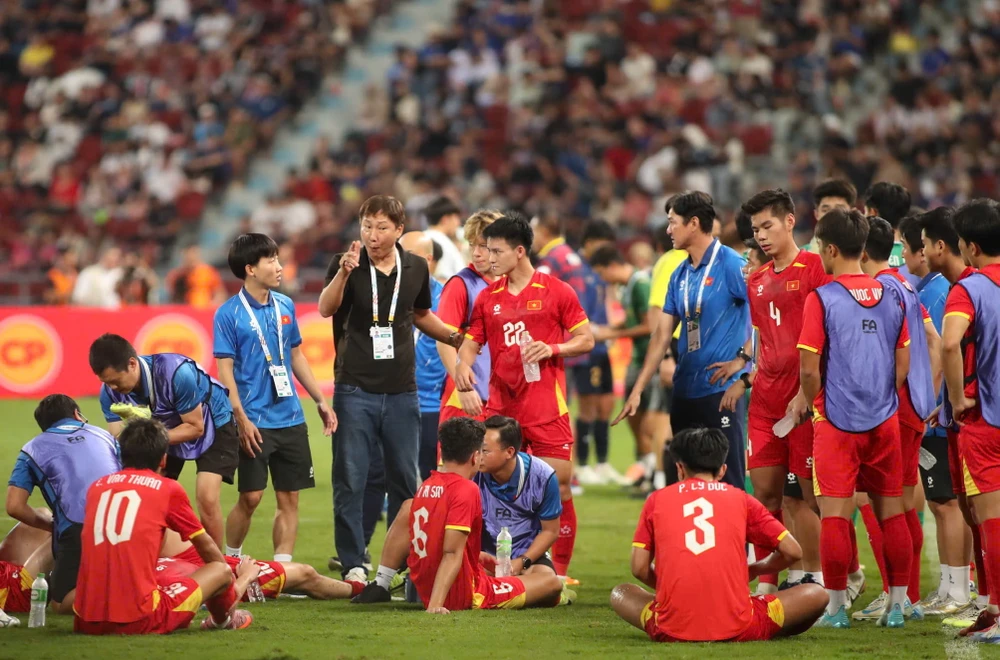 Các học trò HLV Kim Sang-sik có màn lội ngược dòng không tưởng. Ảnh: ANH PHƯƠNG. nguoc-dong-khong-tuong-u-22-viet-nam-vo-dich-sea-games-33 (1).jpg
