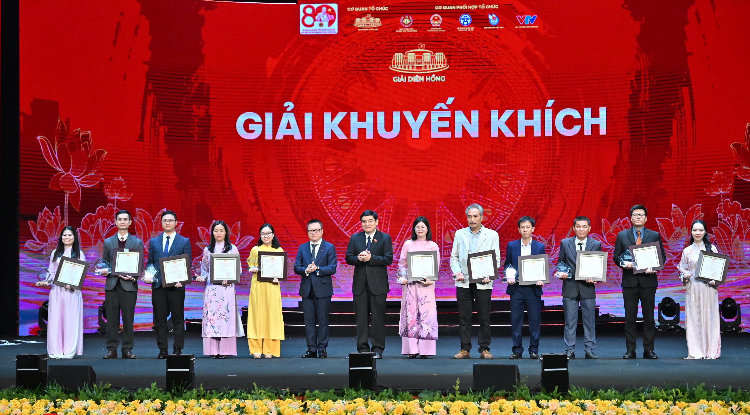 - Ảnh 6. - Ảnh 6.