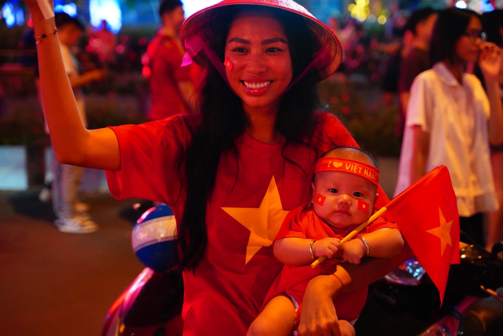 Người dân cả nước tràn ra đường 'đi bão' sau khi U22 Việt Nam giành huy chương vàng 8 U22 việt nam - Ảnh 8.