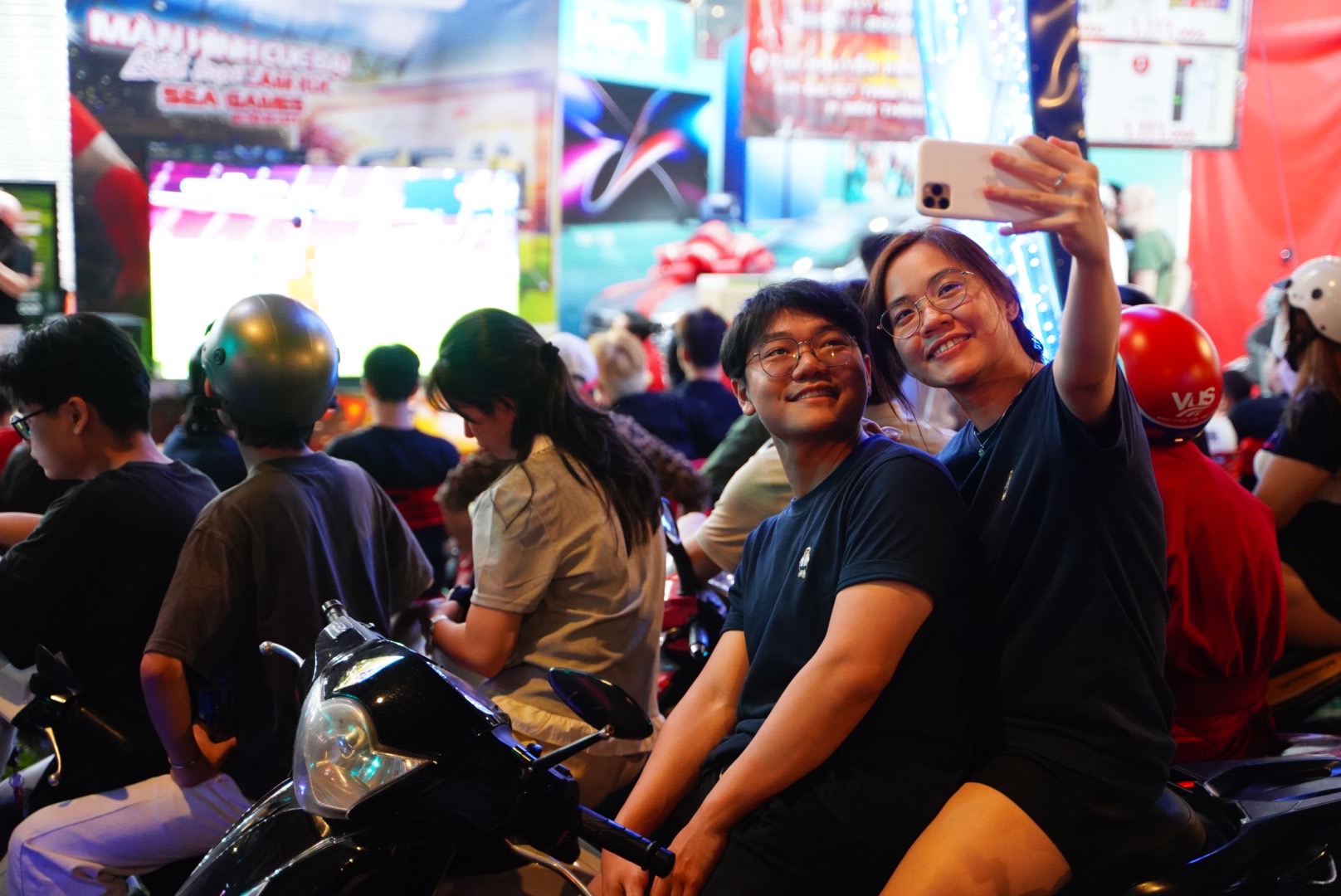 Người dân cả nước tràn ra đường 'đi bão' sau khi U22 Việt Nam giành huy chương vàng 16 U22 việt nam - Ảnh 16.