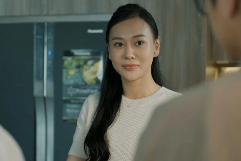 Những dấu mốc của phim VTV 2025: Phương Oanh tái xuất lấy lại phong độ, Doãn Quốc Đam "ê chề" với cảnh tắm 8 Mỹ Anh được khắc hoạ trọn vẹn diễn biến tâm lý nhờ vào màn thể hiện của Phương Oanh.