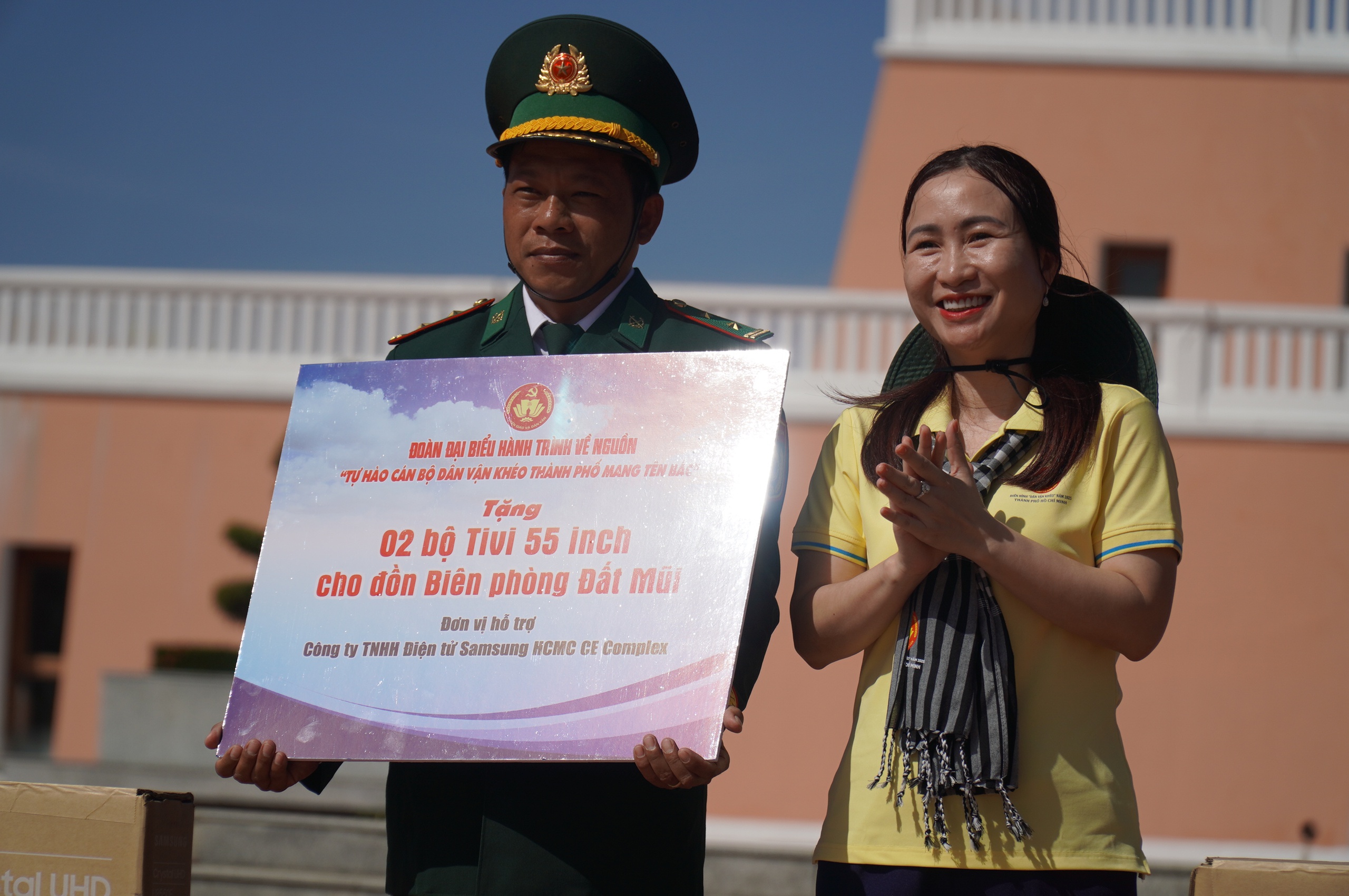 Nhiều hoạt động ý nghĩa trong hành trình về nguồn 'Tự hào cán bộ Dân vận khéo' tại cực Nam Tổ quốc - Ảnh 4.