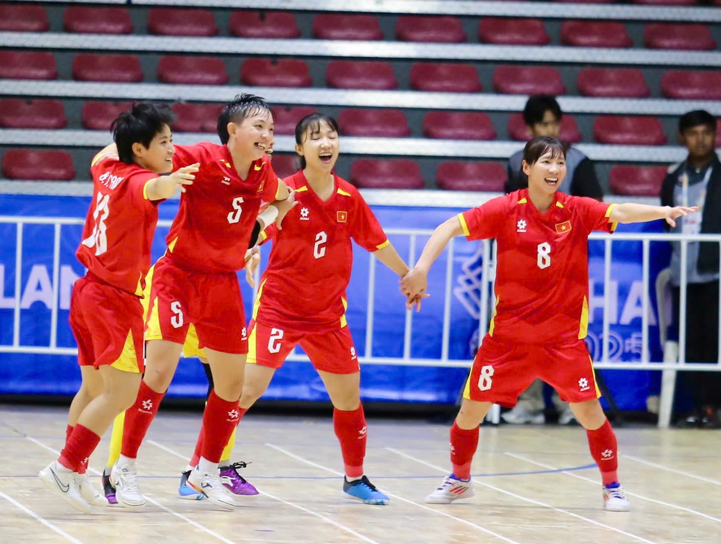 Thùy Trang nói gì sau khi giúp tuyển futsal nữ Việt Nam giành HCV? 2 Thùy Trang - Ảnh 2.