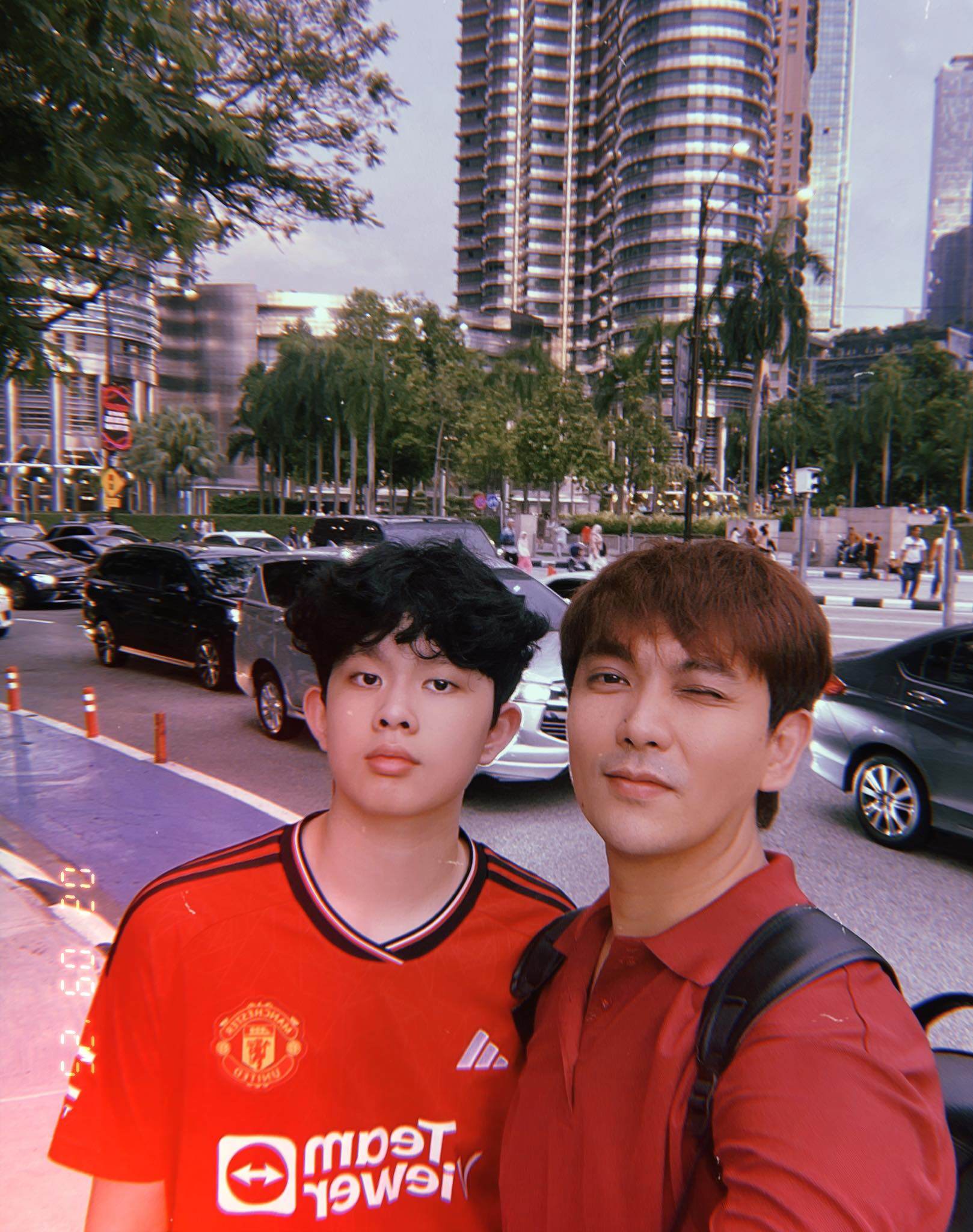 Nhận không ra con trai Trương Quỳnh Anh trong clip xuất hiện cùng mẹ: 13 tuổi cao 1m8, "lột xác" nhờ giảm cân 10 Ca sĩ Tim dành thời gian quây quần bên con trai.