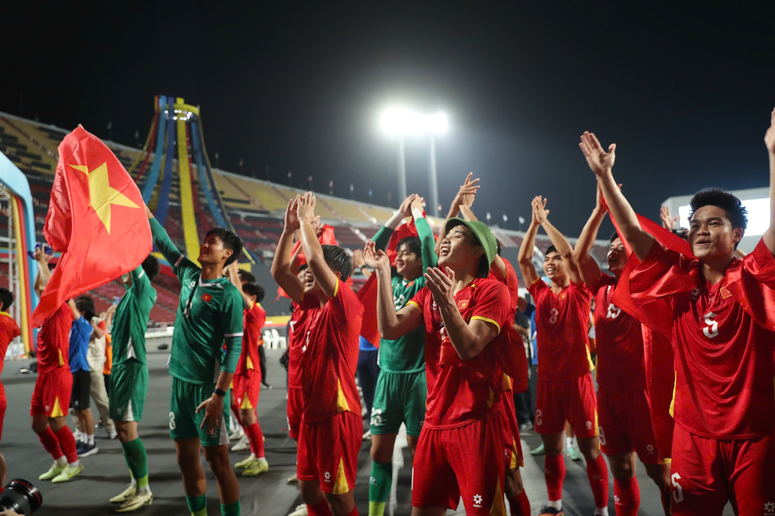 Kỳ tích tuyệt vời của U.22 Việt Nam, chắp cánh cho VCK U.23 châu Á: Được thưởng 3,1 tỉ đồng- Ảnh 10. Kỳ tích tuyệt vời của U.22 Việt Nam, chắp cánh cho VCK U.23 châu Á: Được thưởng 3,1 tỉ đồng- Ảnh 10.