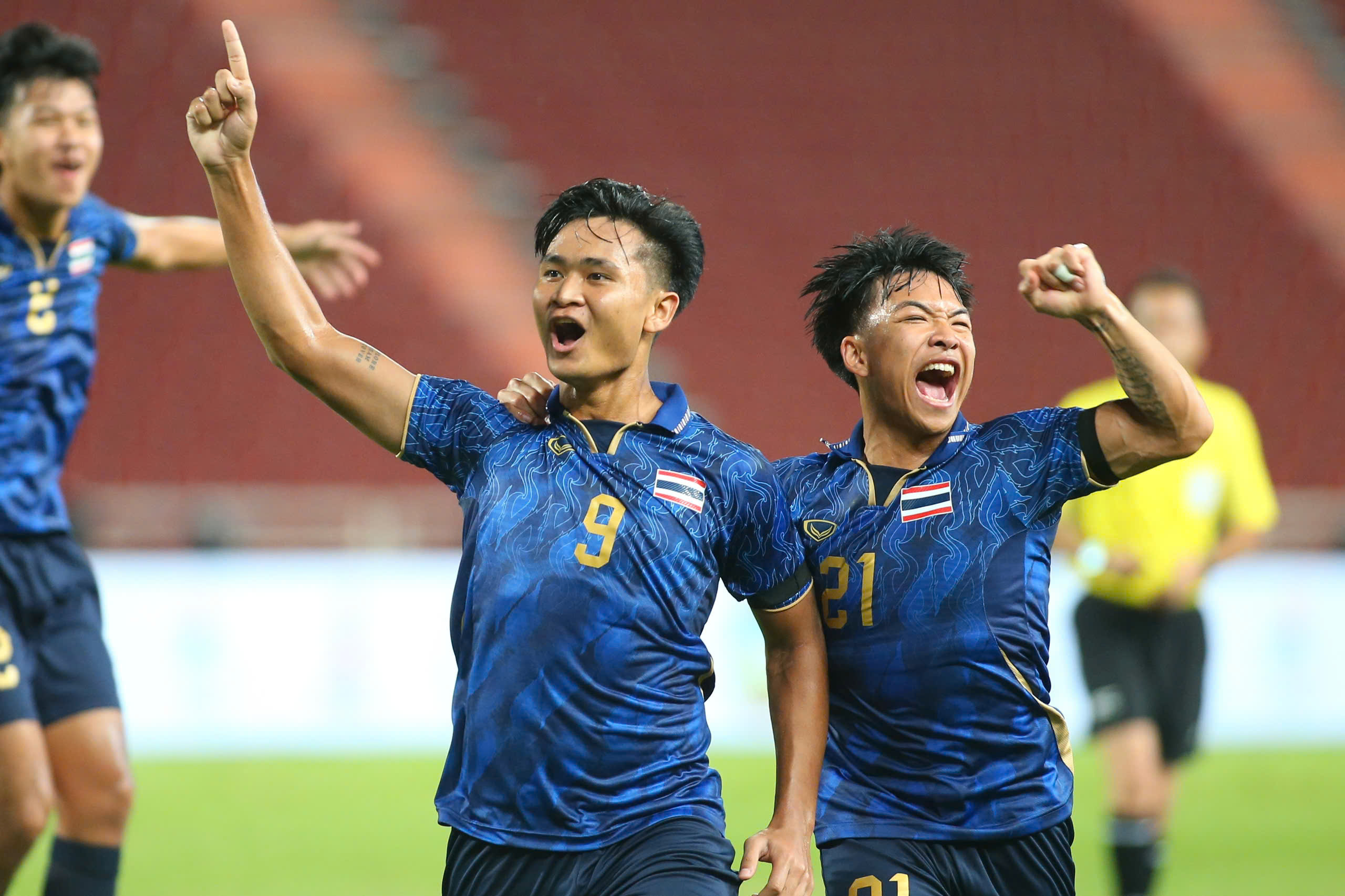 HLV Thái Lan nói lời cay đắng, xin lỗi vì thua đau U.22 Việt Nam: ‘Tôi chịu trách nhiệm…’- Ảnh 3. HLV Thái Lan nói lời cay đắng, xin lỗi vì thua đau U.22 Việt Nam: ‘Tôi chịu trách nhiệm…’- Ảnh 3.