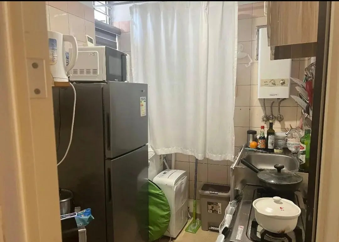 Xúc động trước căn nhà 12m² của cụ bà 70 tuổi: Sống 1 mình vẫn ổn, không làm gánh nặng cho con cháu- Ảnh 5. Xúc động trước căn nhà 12m² của cụ bà 70 tuổi: Sống 1 mình vẫn ổn, không làm gánh nặng cho con cháu- Ảnh 5.