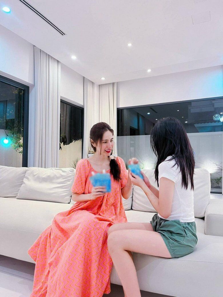 Con gái Công Vinh - Thủy Tiên không thừa kế tài sản của bố mẹ, 12 năm "giấu mặt" nay là thiếu nữ xinh đẹp 3 Bước vào tuổi dậy thì, con gái Thủy Tiên trổ dáng phổng phao.