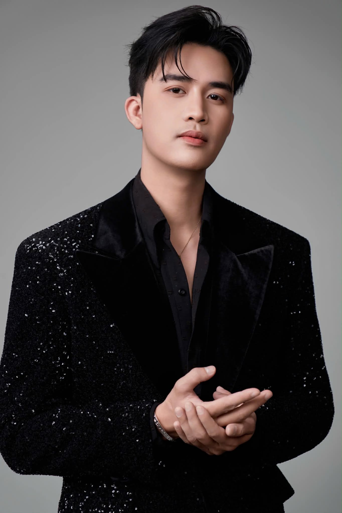 Á vương 1 Manhunt Việt Nam 2025 Đỗ Trung Tuấn: Màn "lột xác" ấn tượng từ "Thượng úy" màn ảnh VTV 8 1766089900 542 A vuong 1 Manhunt Viet Nam 2025 Do Trung Tuan