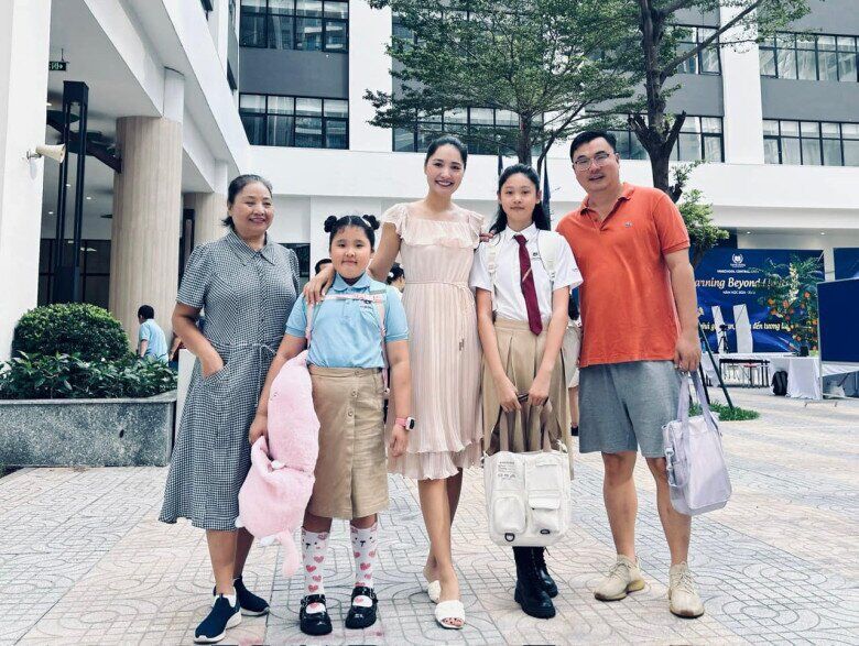 Hương Giang và ông xã người Trung Quốc hiện đang sinh sống tại Việt Nam.