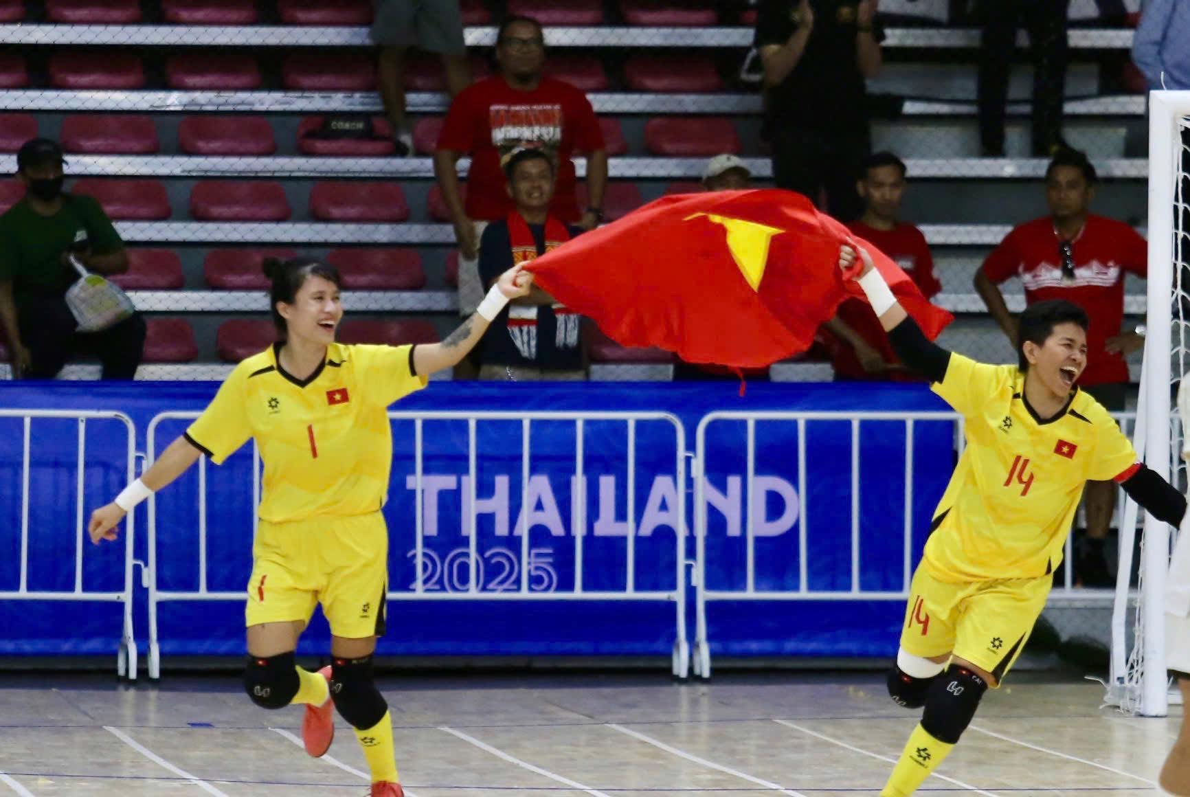 Đội tuyển futsal nữ Việt Nam lần đầu vô địch SEA Games - Ảnh 2.