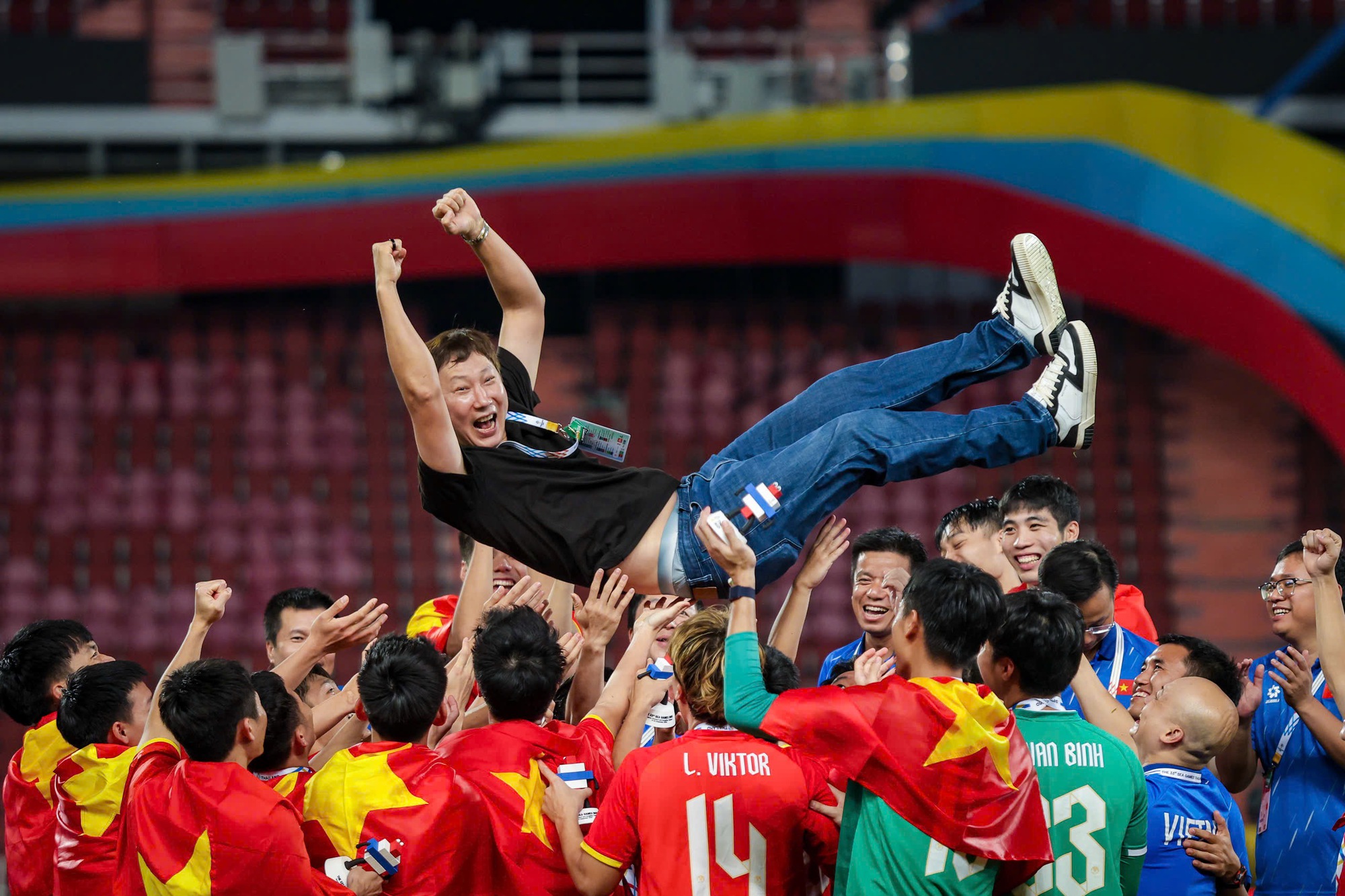 Màn ngược dòng lịch sử đưa U.22 Việt Nam trở lại ngai vàng - Ảnh 2.