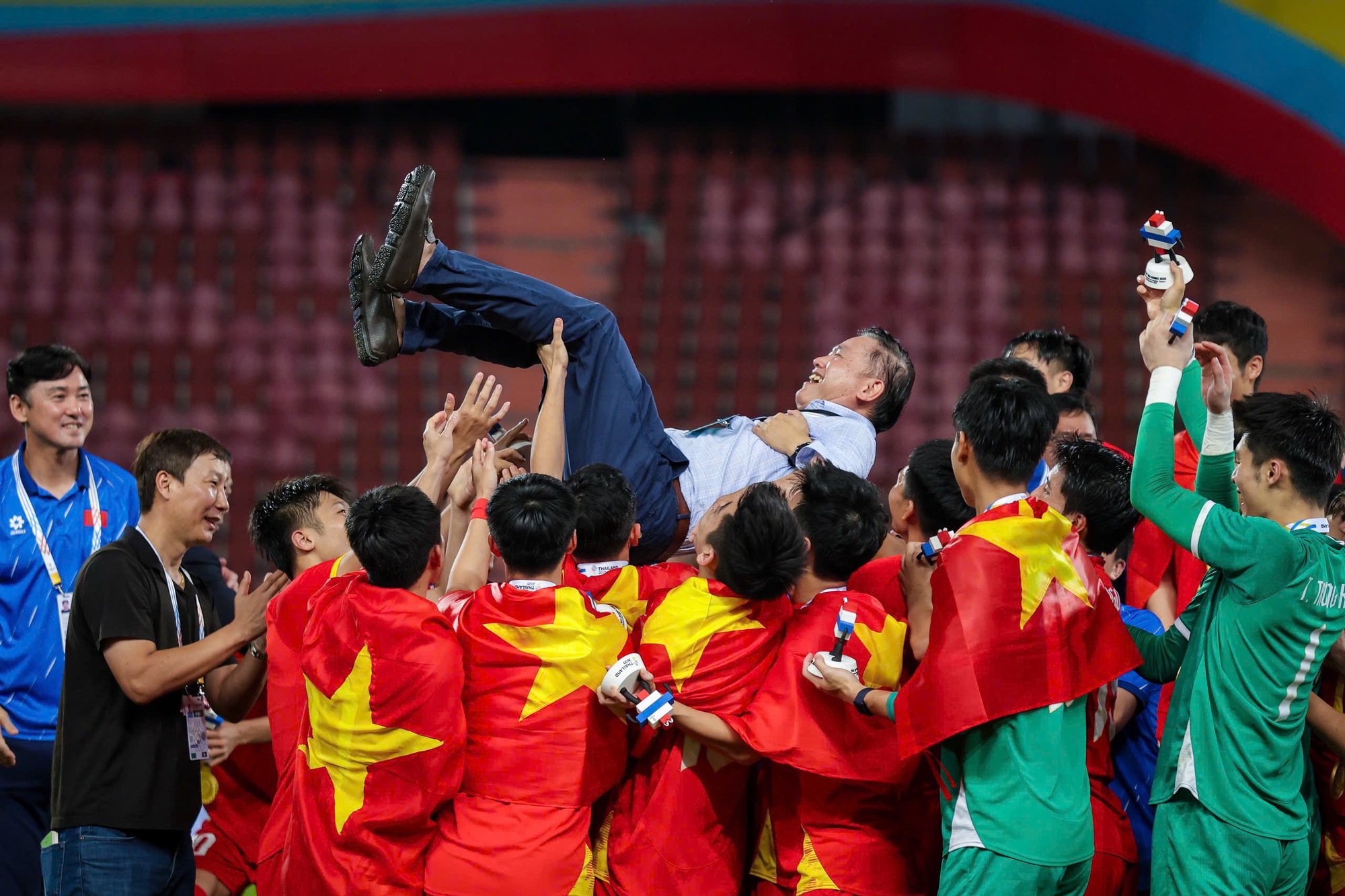 Màn ngược dòng lịch sử đưa U.22 Việt Nam trở lại ngai vàng - Ảnh 4.