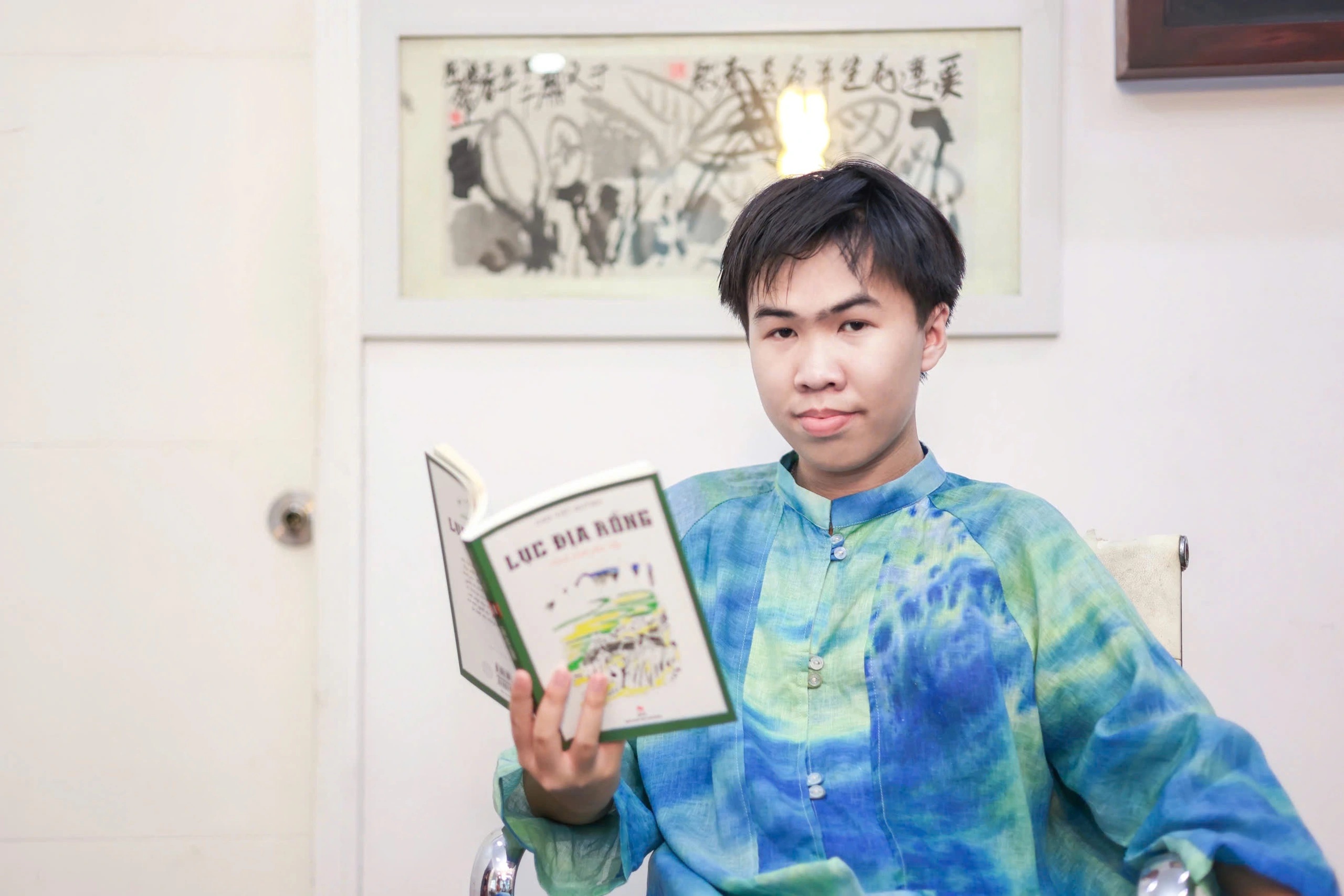 Nhà văn 17 tuổi Cao Việt Quỳnh: Lòng nhân ái như 'phép thuật' có thật- Ảnh 2.