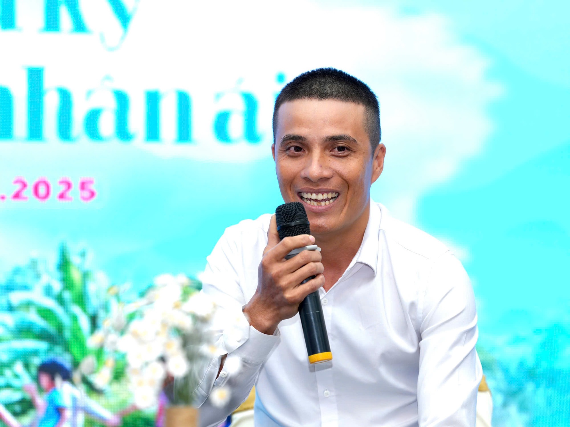 Chạm vào cảm xúc từ những câu chuyện tử tế- Ảnh 3. Chạm vào cảm xúc từ những câu chuyện tử tế- Ảnh 3.