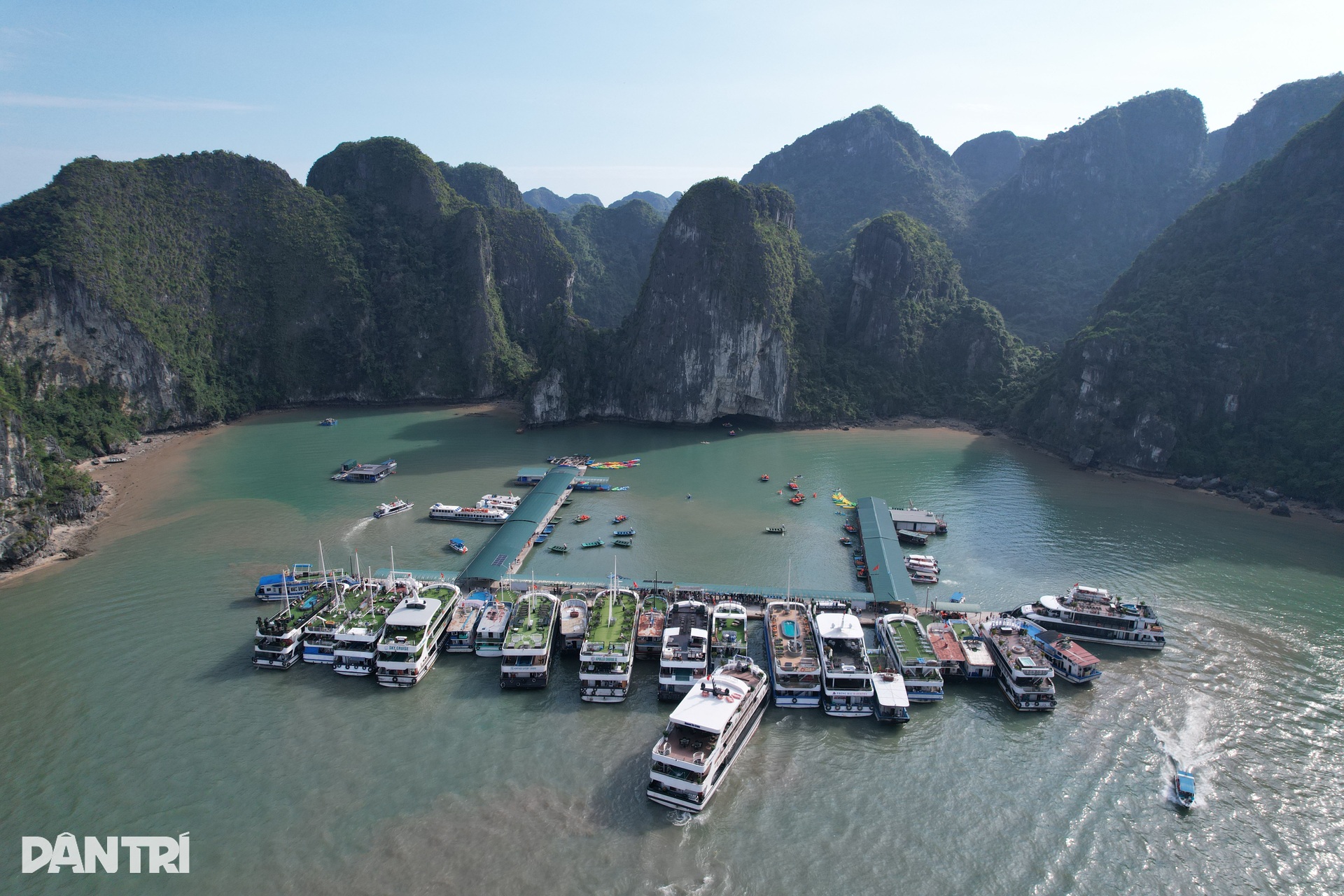 Chèo thuyền kayak qua Hang Luồn - điểm đến bí ẩn, hoang sơ ở Hạ Long - 2 Chèo thuyền kayak qua Hang Luồn - điểm đến bí ẩn, hoang sơ ở Hạ Long - 2