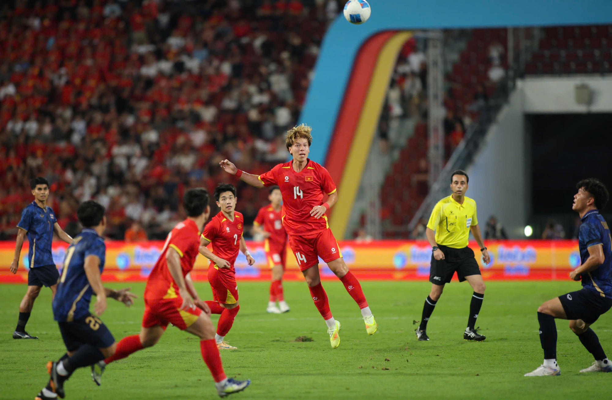 Trọng tài điều hành hay thế nào ở chung kết siêu kịch tính, cả U.22 Thái Lan và Việt Nam đều thích!- Ảnh 5.