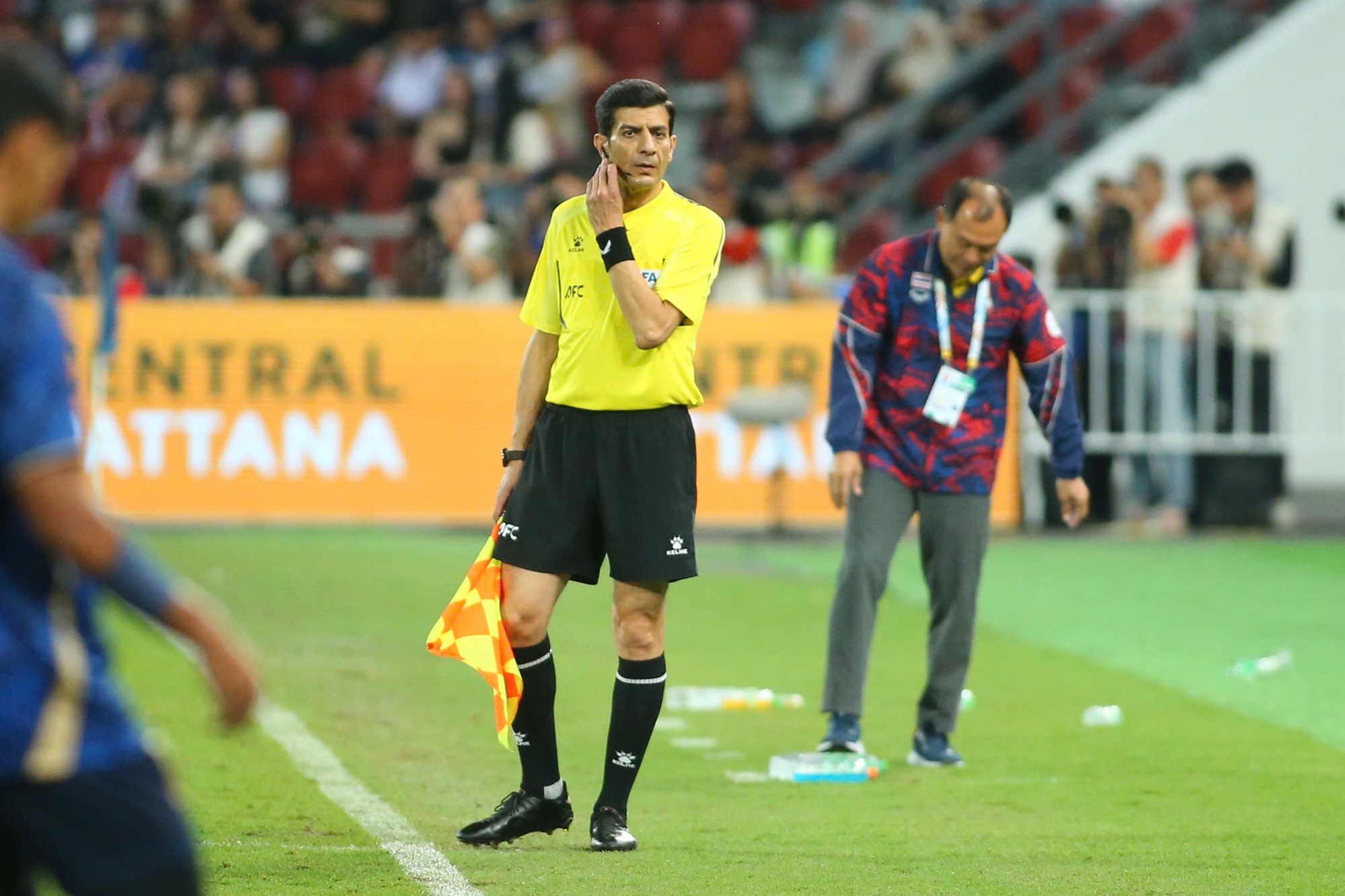 Trọng tài điều hành hay thế nào ở chung kết siêu kịch tính, cả U.22 Thái Lan và Việt Nam đều thích!- Ảnh 7.