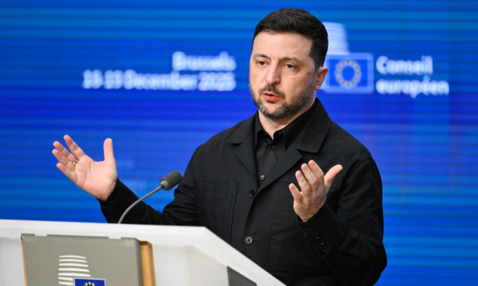 Tổng thống Volodymyr Zelensky trong cuộc họp báo tại Brussels, Bỉ ngày 18/12. Ảnh: AFP