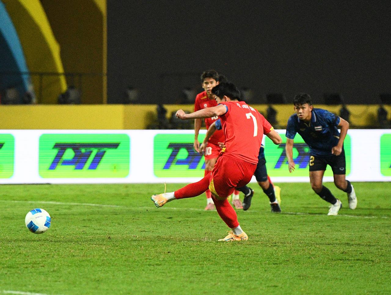 Phỏng vấn nóng ngôi sao sáng nhất U22 Việt Nam - Đình Bắc: 