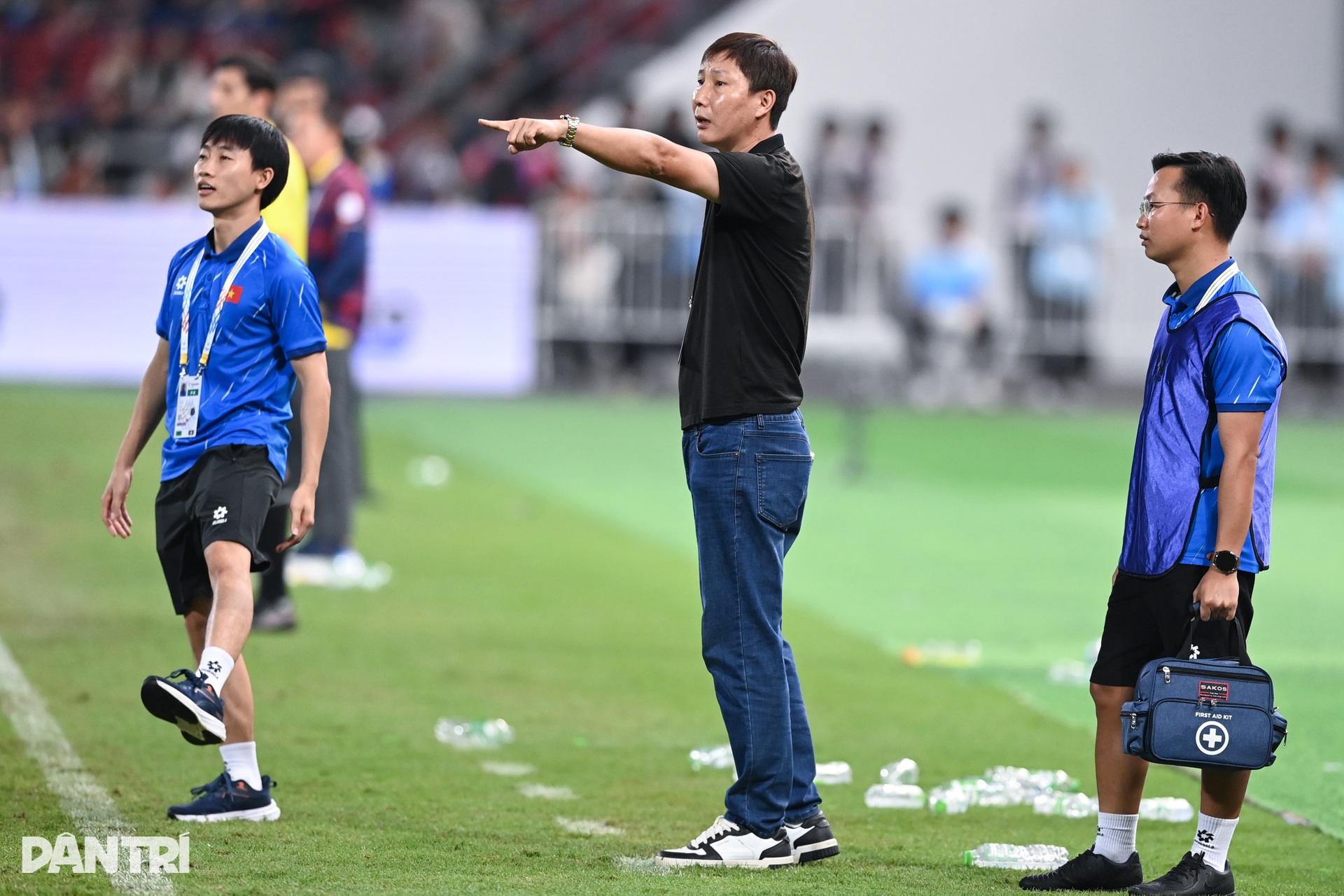 Ngày hạnh phúc của HLV Kim Sang Sik - 2