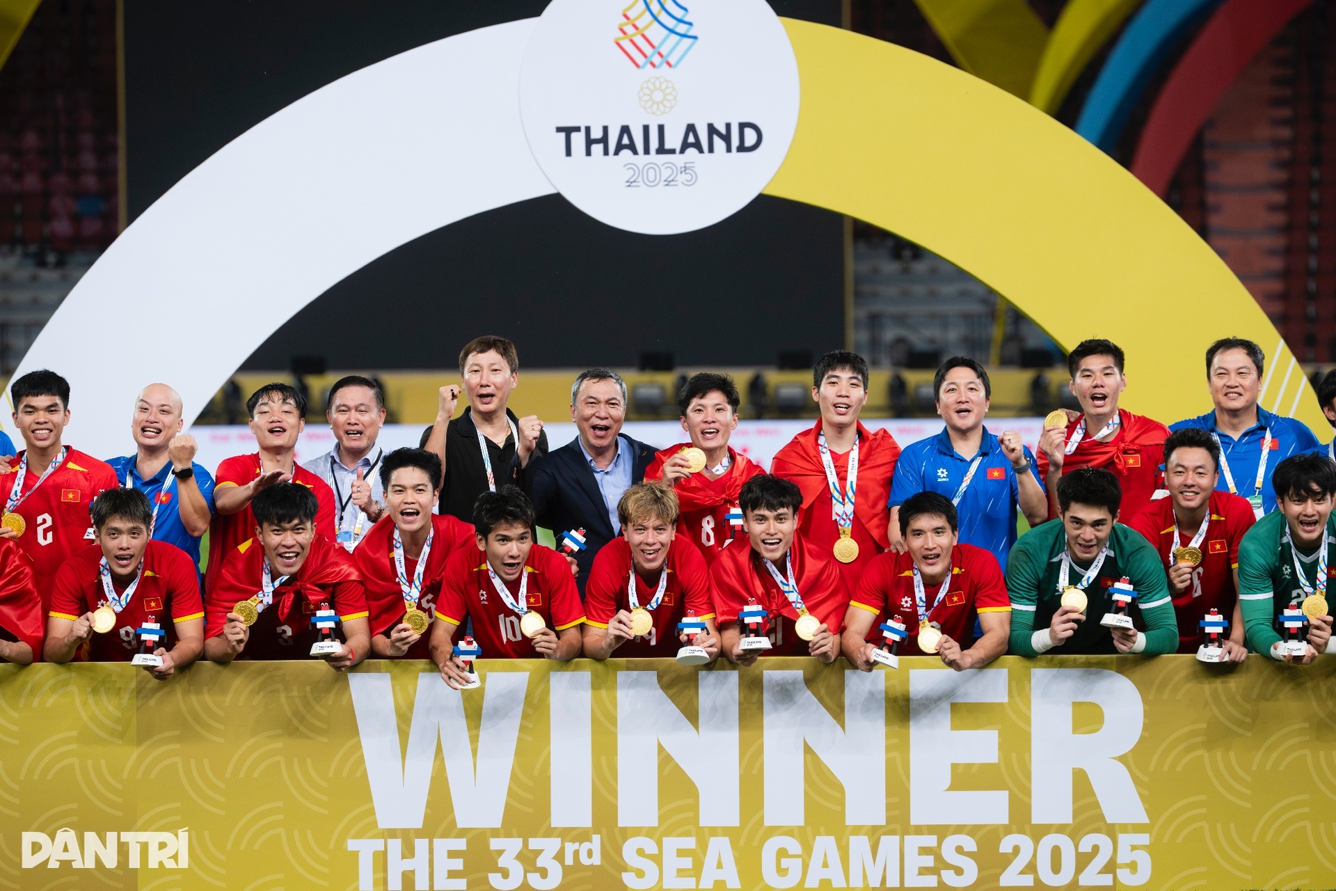 Ngày hạnh phúc của HLV Kim Sang Sik - 7