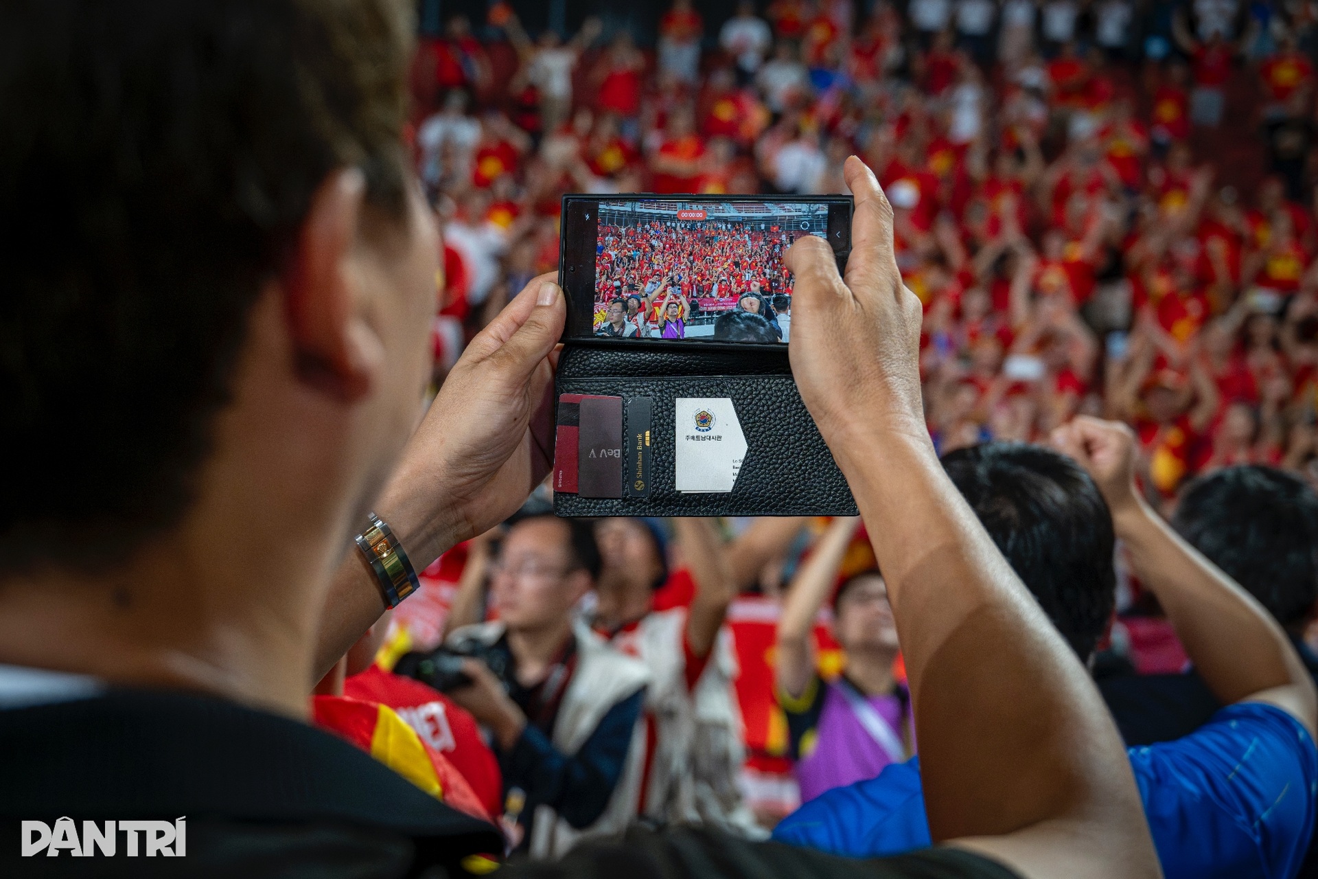 Ngày hạnh phúc của HLV Kim Sang Sik - 14