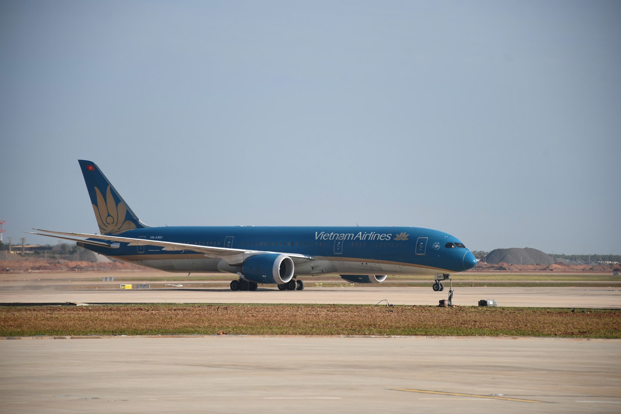 Hình ảnh chuyến bay đầu tiên hạ cánh xuống sân bay Long Thành 10 Hình ảnh chuyến bay đầu tiên hạ cánh xuống sân bay Long Thành - Ảnh 10.