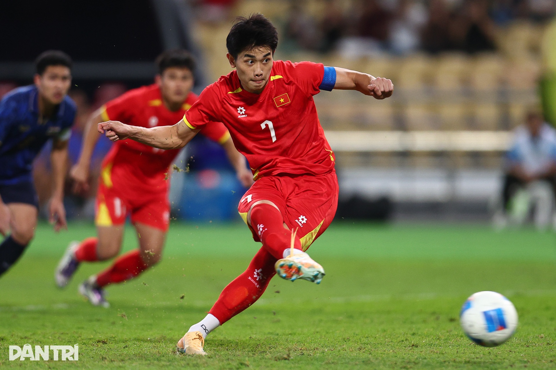 90 phút ngược dòng, HCV gọi tên U22 Việt Nam ở đêm huyền diệu Rajamangala - 11