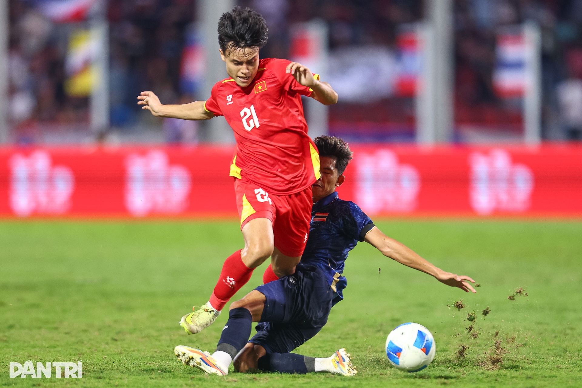 90 phút ngược dòng, HCV gọi tên U22 Việt Nam ở đêm huyền diệu Rajamangala - 13