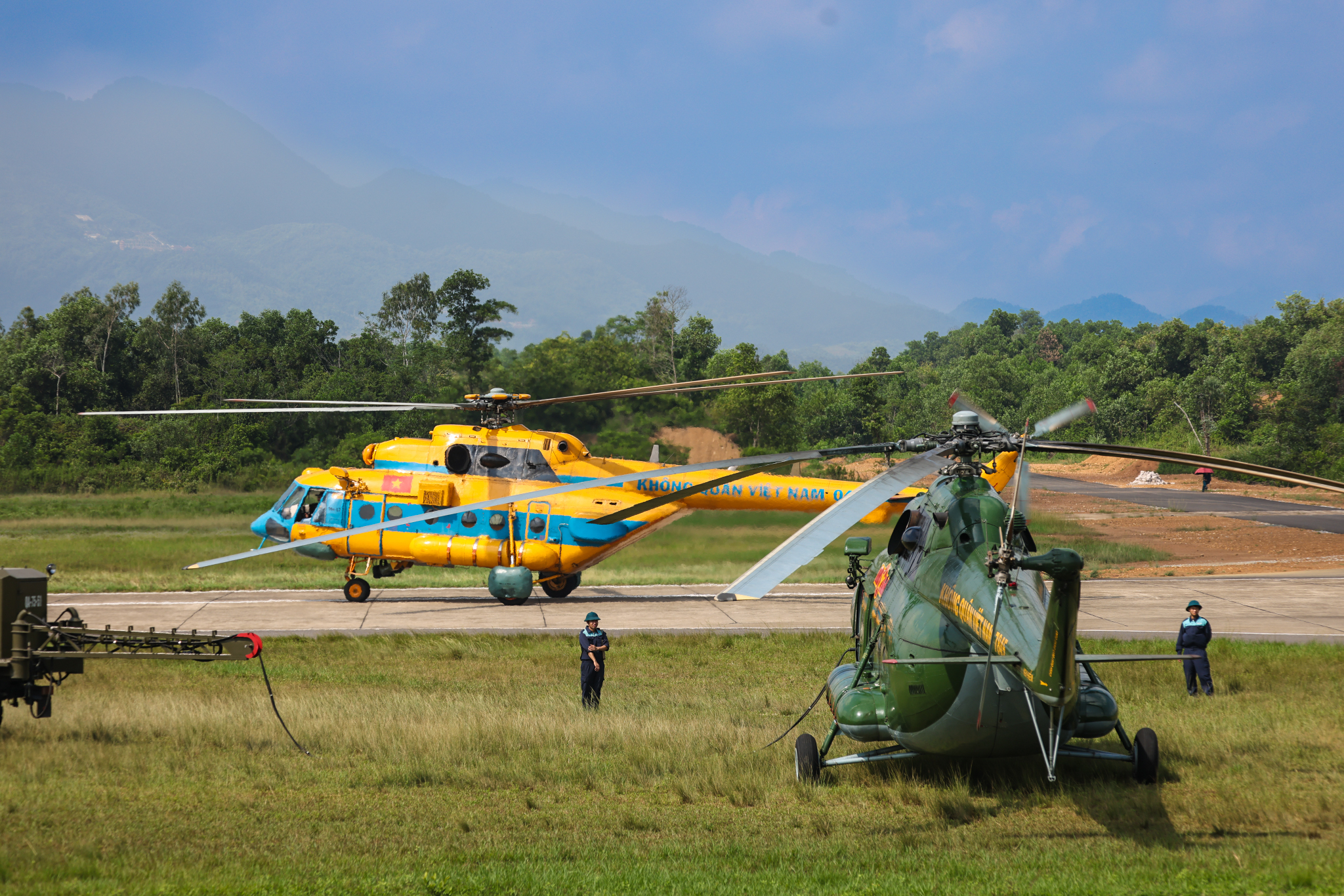 50 năm Trung đoàn Không quân trực thăng 916 anh hùng- Ảnh 2. 50 năm Trung đoàn Không quân trực thăng 916 anh hùng- Ảnh 2.
