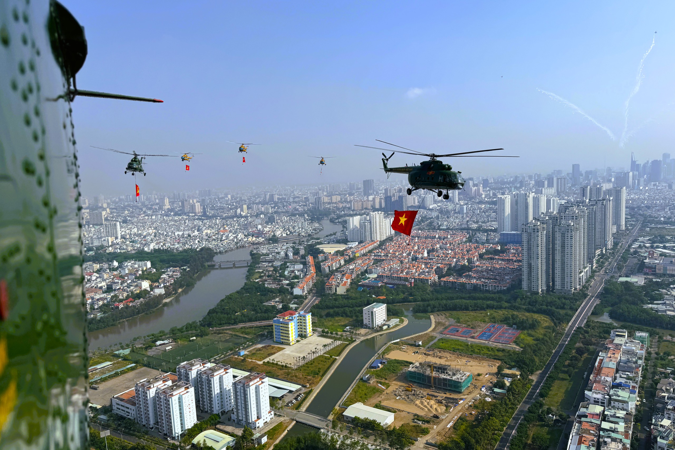 50 năm Trung đoàn Không quân trực thăng 916 anh hùng- Ảnh 8. 50 năm Trung đoàn Không quân trực thăng 916 anh hùng- Ảnh 8.