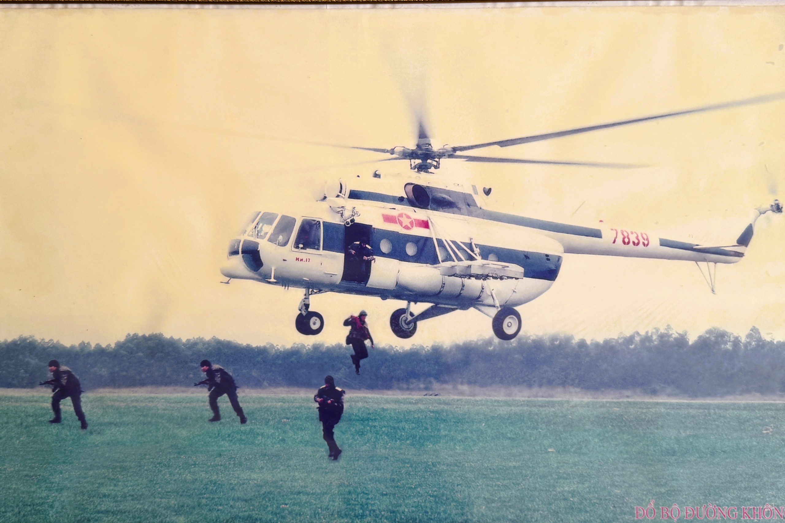 50 năm Trung đoàn Không quân trực thăng 916 anh hùng- Ảnh 12. 50 năm Trung đoàn Không quân trực thăng 916 anh hùng- Ảnh 12.