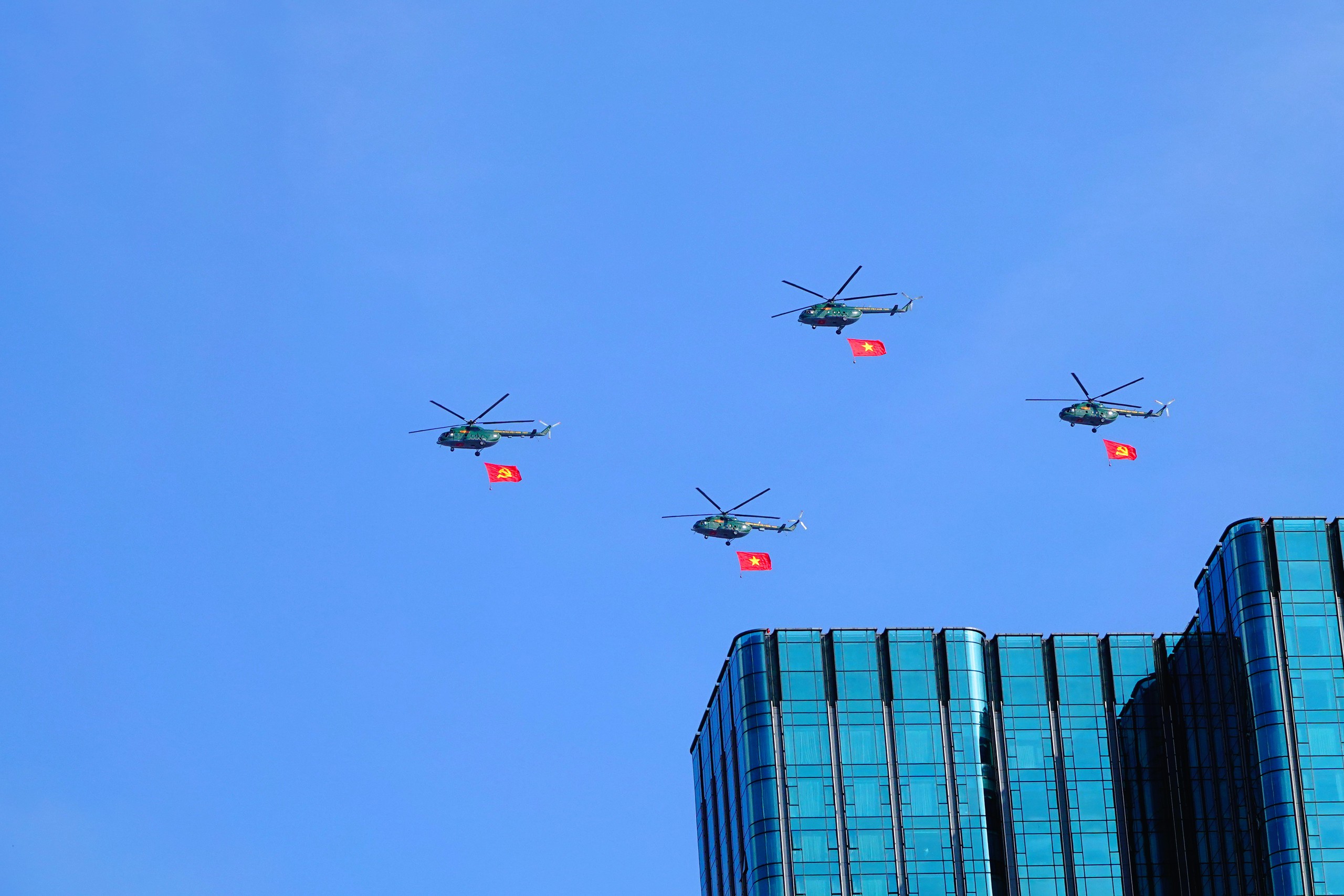 50 năm Trung đoàn Không quân trực thăng 916 anh hùng- Ảnh 16. 50 năm Trung đoàn Không quân trực thăng 916 anh hùng- Ảnh 16.