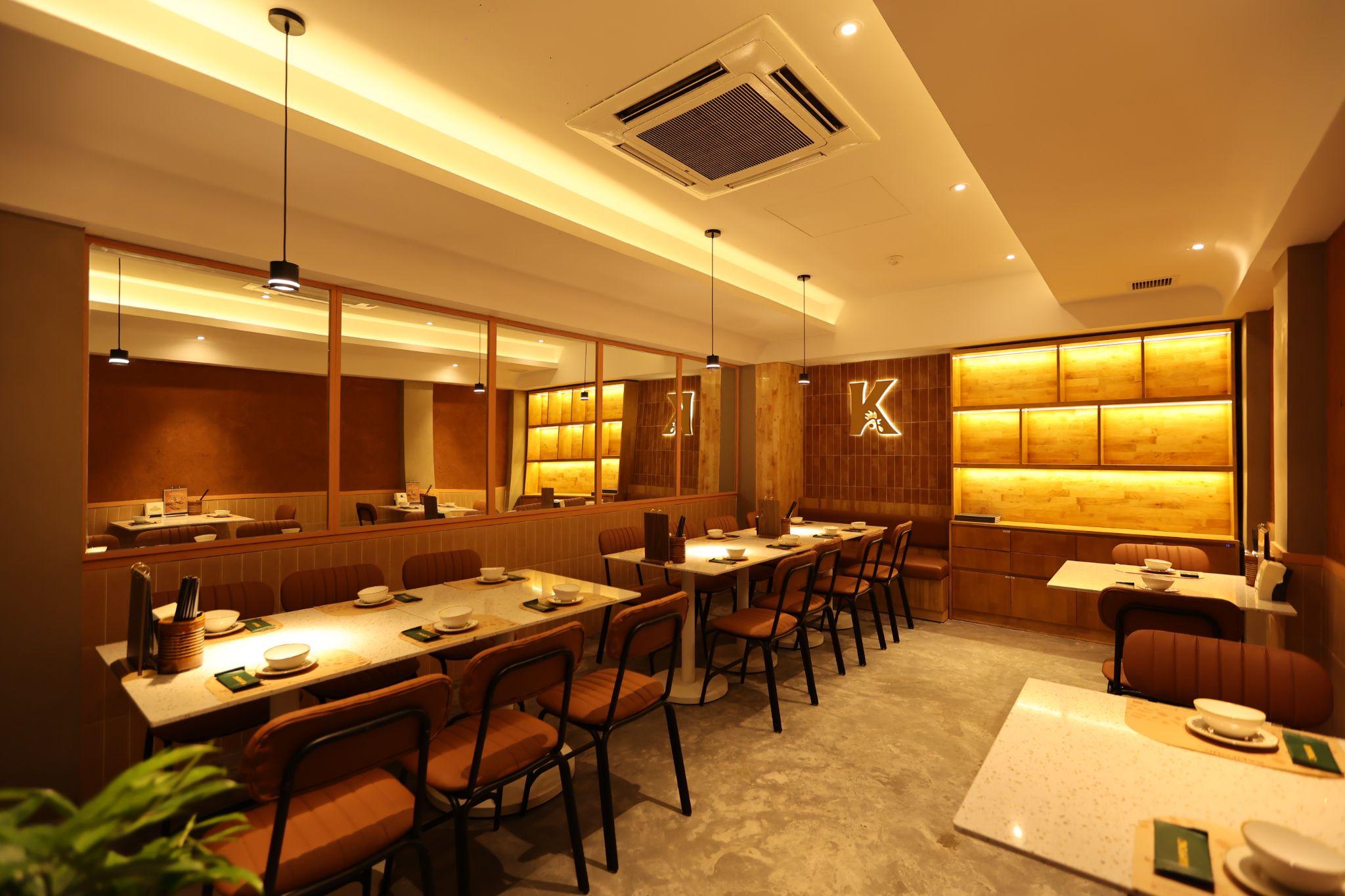 Không gian tầng 2 được thiết kế hiện đại, phù hợp cho buổi hẹn cùng người thân, bạn bè