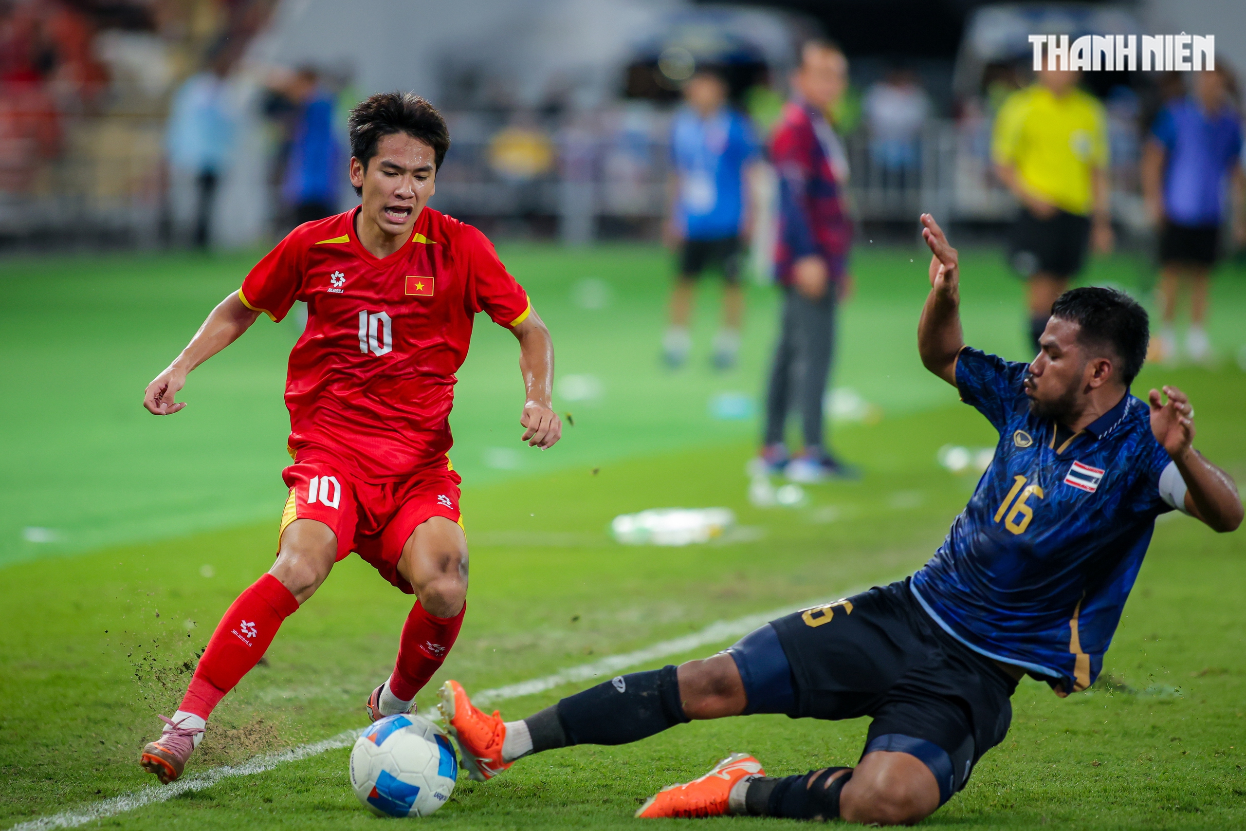 Quá đã hình ảnh U.22 Việt Nam quật ngã Thái Lan ngay tại Rajamangala, giành HCV SEA Games 33- Ảnh 2.