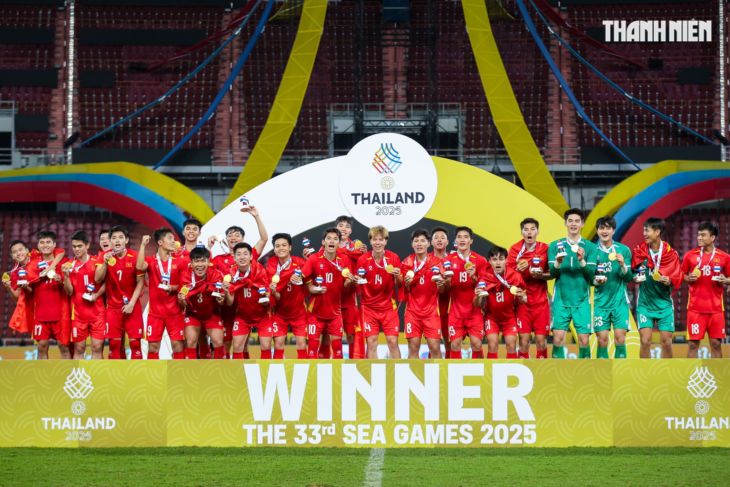 Quá đã hình ảnh U.22 Việt Nam quật ngã Thái Lan ngay tại Rajamangala, giành HCV SEA Games 33- Ảnh 15.
