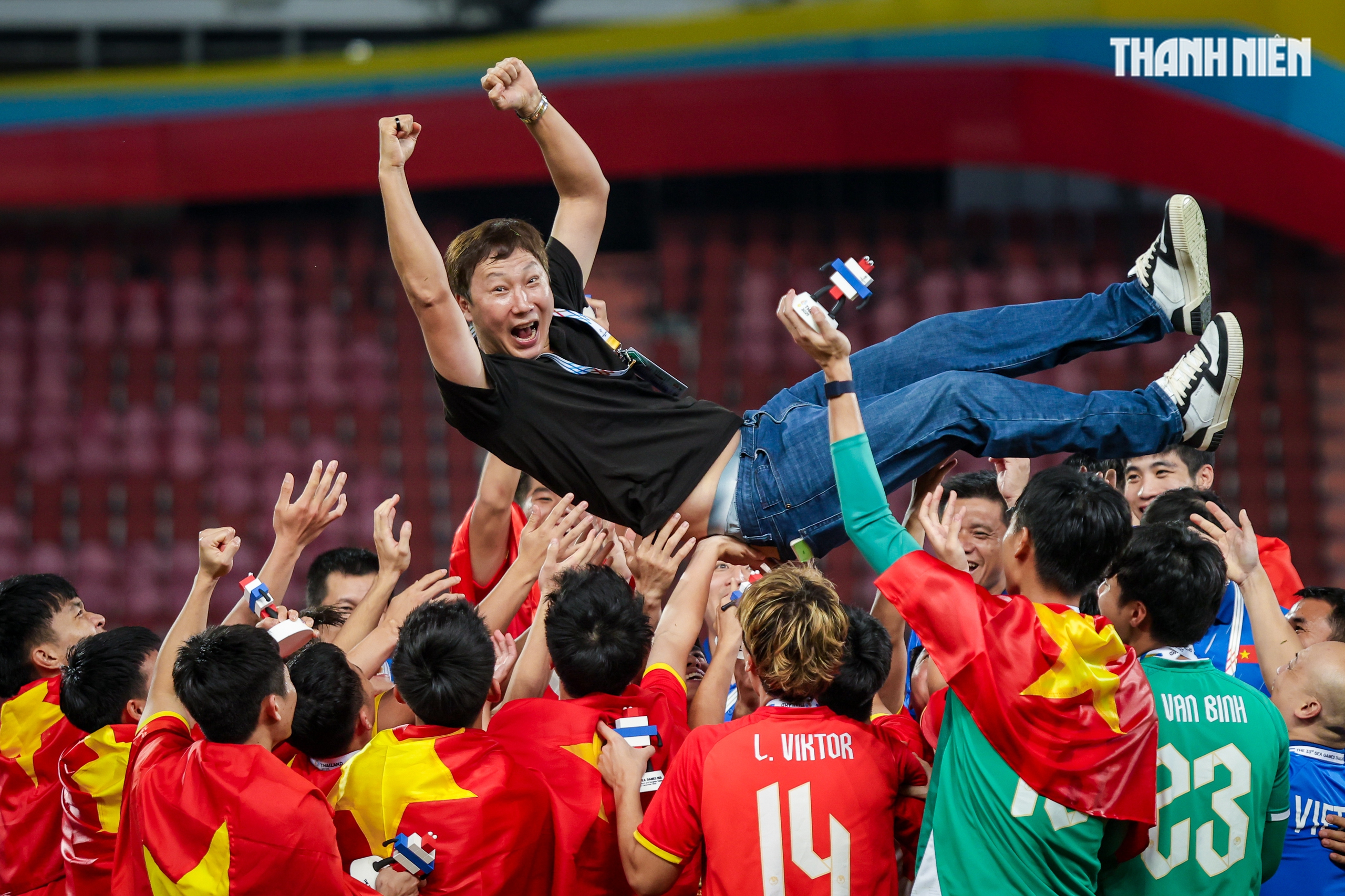 Quá đã hình ảnh U.22 Việt Nam quật ngã Thái Lan ngay tại Rajamangala, giành HCV SEA Games 33- Ảnh 16.