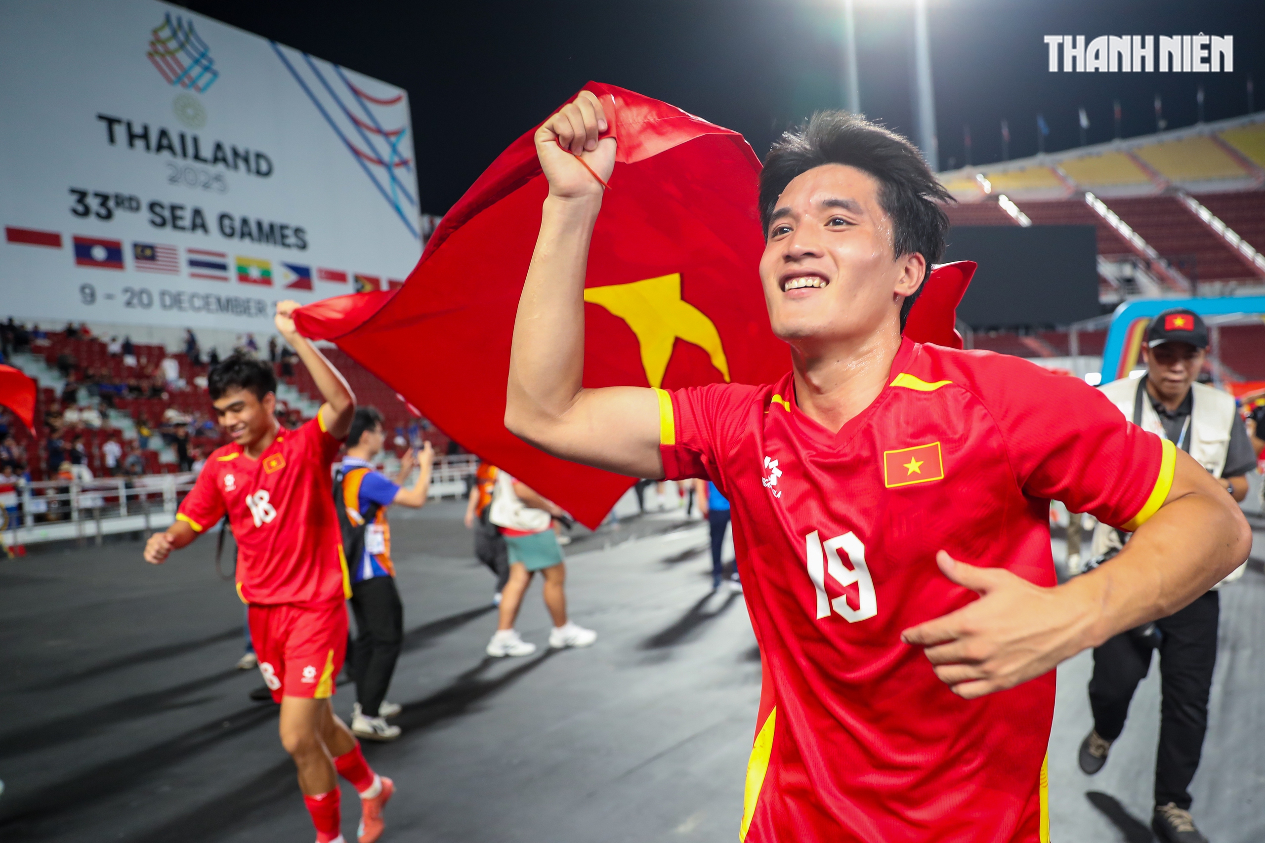 Quá đã hình ảnh U.22 Việt Nam quật ngã Thái Lan ngay tại Rajamangala, giành HCV SEA Games 33- Ảnh 17.