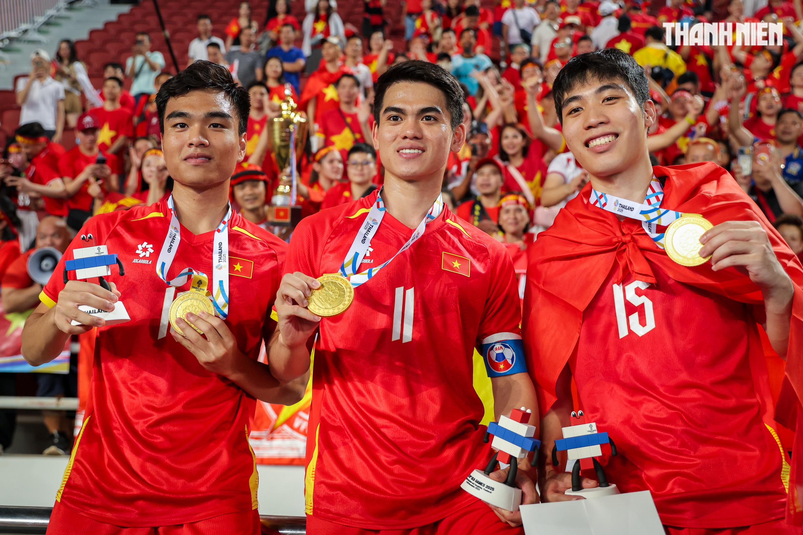 Quá đã hình ảnh U.22 Việt Nam quật ngã Thái Lan ngay tại Rajamangala, giành HCV SEA Games 33- Ảnh 18.