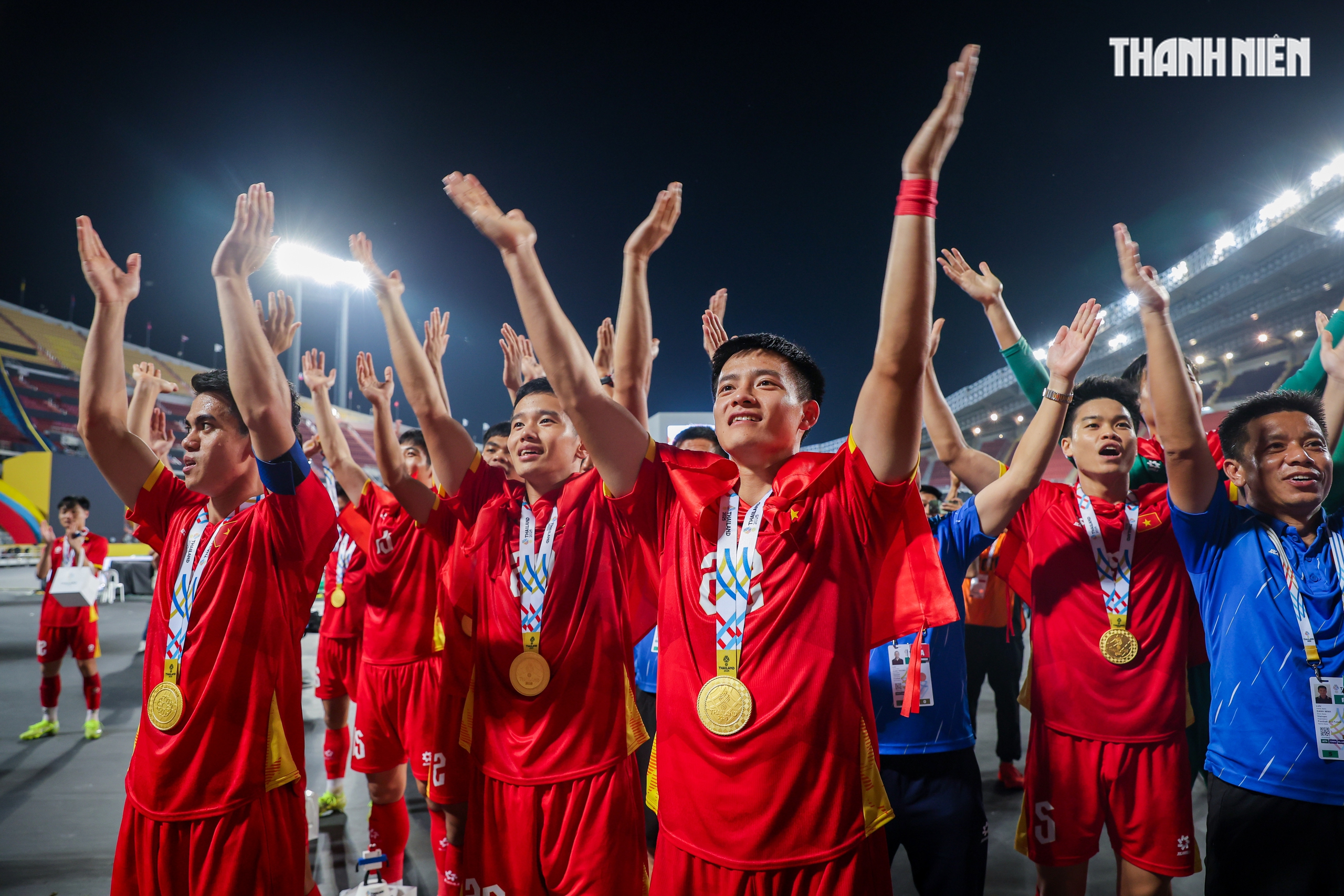 Quá đã hình ảnh U.22 Việt Nam quật ngã Thái Lan ngay tại Rajamangala, giành HCV SEA Games 33- Ảnh 22.