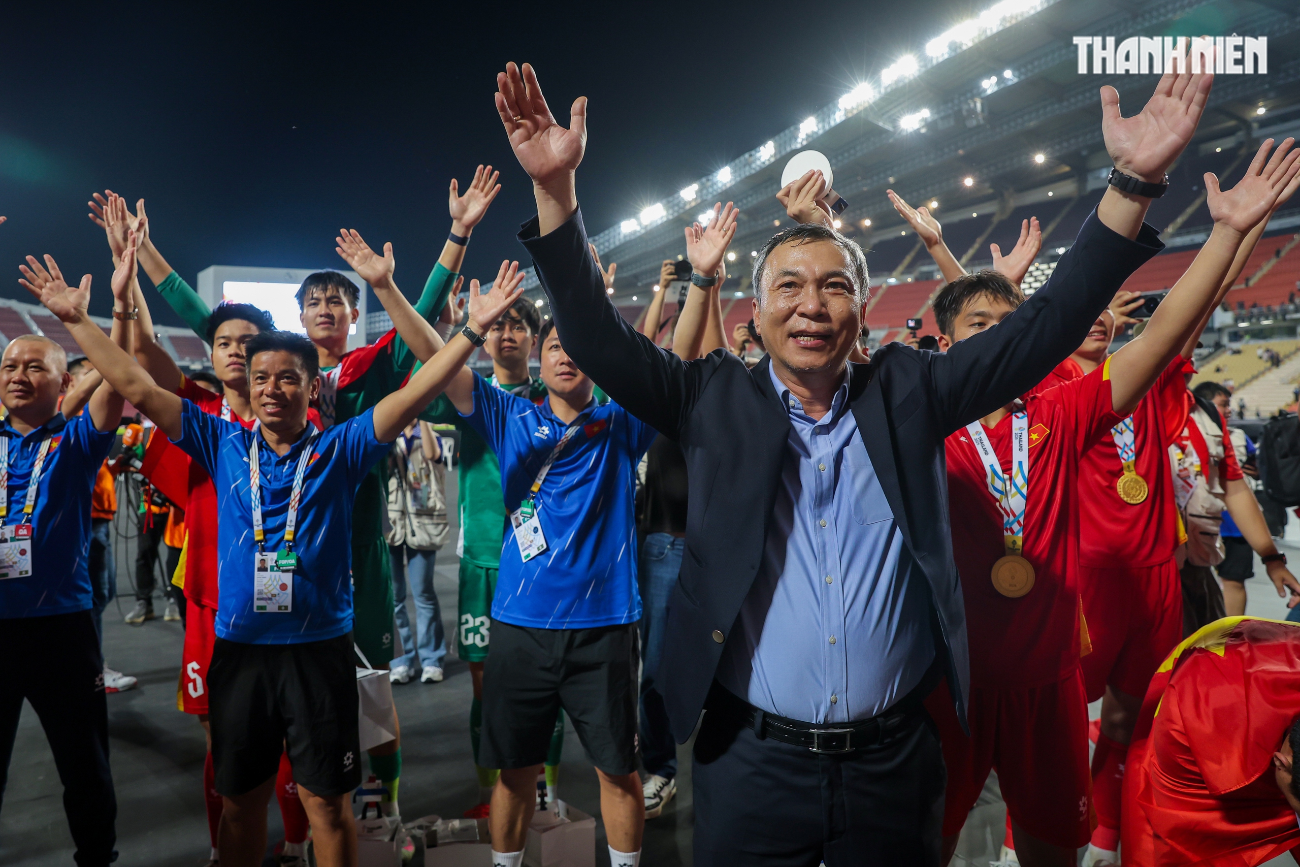 Quá đã hình ảnh U.22 Việt Nam quật ngã Thái Lan ngay tại Rajamangala, giành HCV SEA Games 33- Ảnh 23.