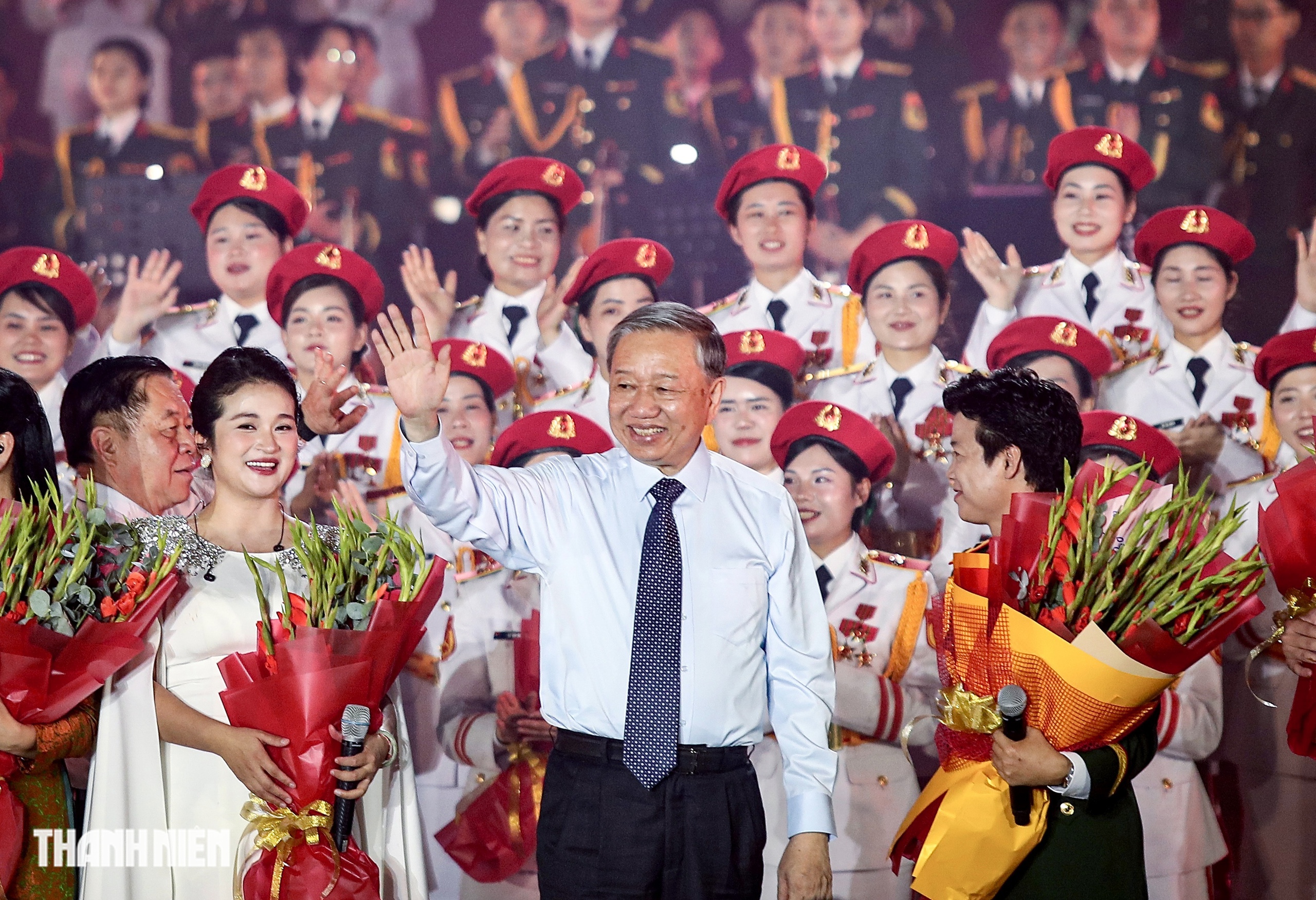 - Ảnh 4. - Ảnh 4.