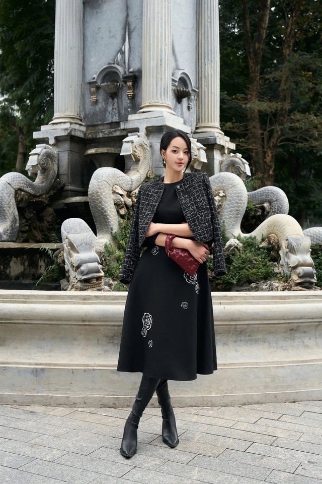 Biến hóa sang chảnh cùng áo khoác tweed dáng ngắn trẻ trung- Ảnh 5. Biến hóa sang chảnh cùng áo khoác tweed dáng ngắn trẻ trung- Ảnh 5.