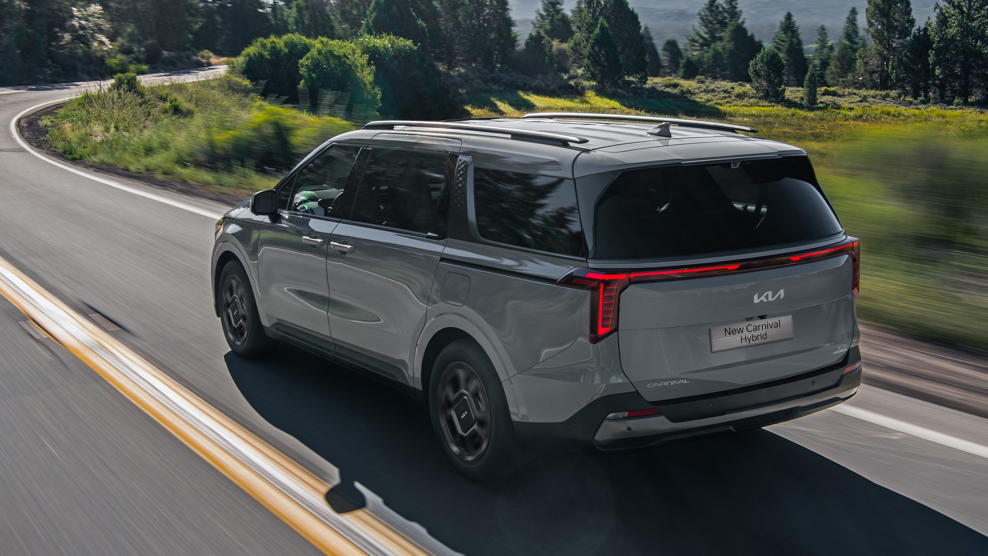 KIA Carnival Hybrid có thêm bản mới, giá thấp hơn gần 200 triệu đồng- Ảnh 3. KIA Carnival Hybrid có thêm bản mới, giá thấp hơn gần 200 triệu đồng- Ảnh 3.