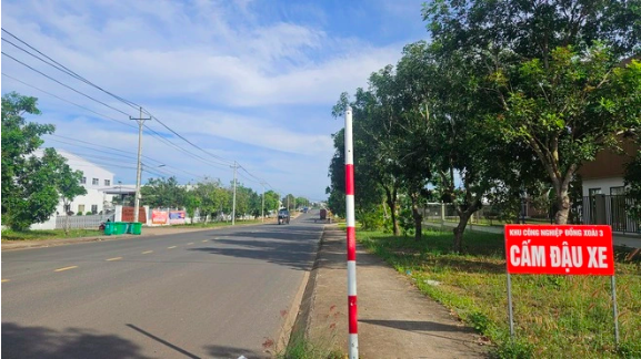 Biển báo tốc độ 20 km / giờ tại khu công nghiệp Đồng Xòai 3 có hợp lý Không? - Ảnh 2.