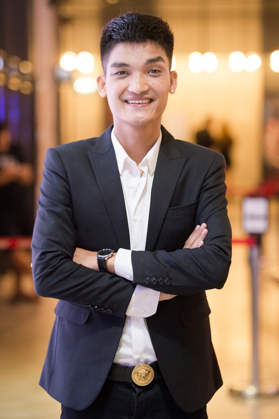 Sao Việt tự hào bóng đá Việt Nam giành vô địch SEA Games 33, Tùng Dương cảm ơn Thái Lan vì tạo kịch tính 14 Diễn viên hài Mạc Văn Khoa thỏa mãn vì đây là chiến thắng nức lòng người hâm mộ. Anh chia sẻ: Một tấm HCV trên đất Thái! Một màn lội ngược dòng nức lòng người hâm mộ! Đứng thẳng, hiên ngang mang HCV về thôi nào.