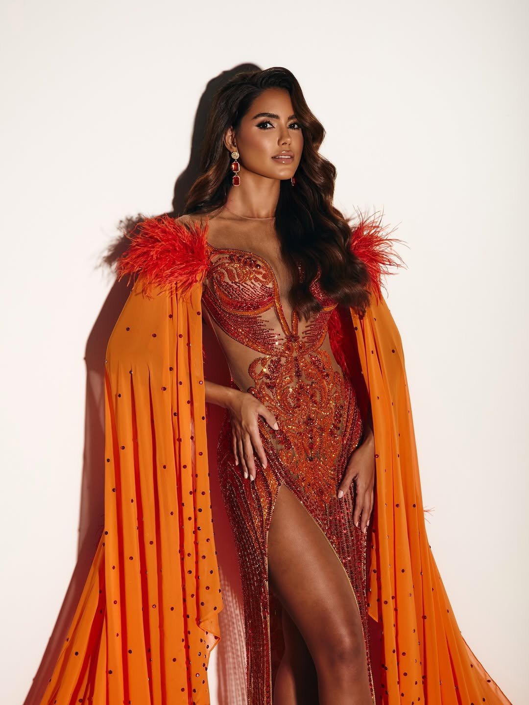 Gabriela đã tham gia nhiều chiến dịch hỗ trợ trẻ em có hoàn cảnh khó khăn ở Brazil, cung cấp sách vở, dụng cụ học tập và tổ chức các lớp học miễn phí. Ngoài ra, cô cũng tích cực tham gia các hoạt động bảo vệ môi trường, đặc biệt là chiến dịch Hành động vì Amazon, nhằm nâng cao nhận thức cộng đồng về cháy rừng và suy thoái sinh thái.