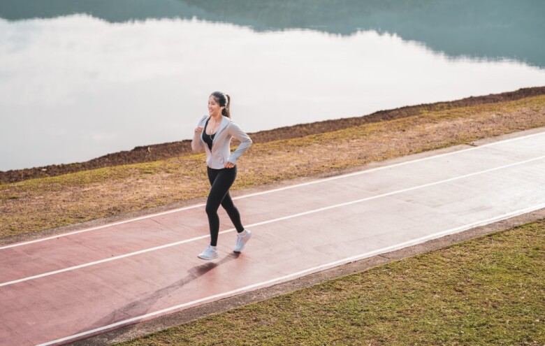 Phương pháp đi bộ dành cho người lười, không cần tập nặng vẫn có thể giảm 10kg trong 3 tháng, mỡ nội tạng cũng tiêu biến 2 Bằng cách kết hợp giữa đi bộ và co giãn cơ bụng, chị em có thể lấy lại vóc dáng.