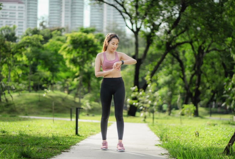 Phương pháp đi bộ dành cho người lười, không cần tập nặng vẫn có thể giảm 10kg trong 3 tháng, mỡ nội tạng cũng tiêu biến 3 Nhờ sự đơn giản và nhẹ nhàng, nó đặc biệt phù hợp với những người ngại vận động hoặc khó duy trì thói quen tập luyện.